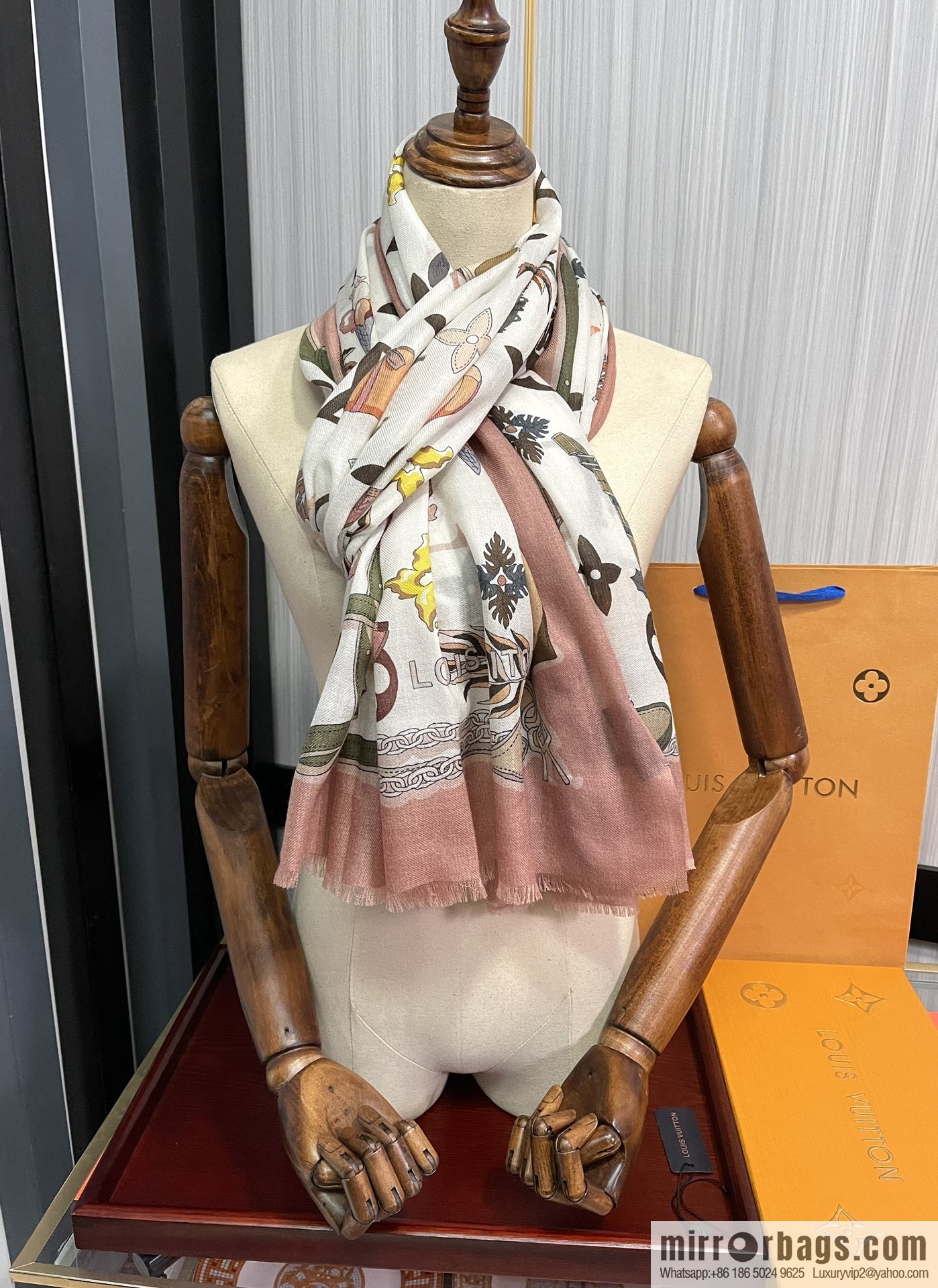 LV Louis Vuitton double-sided ring velvet long towel