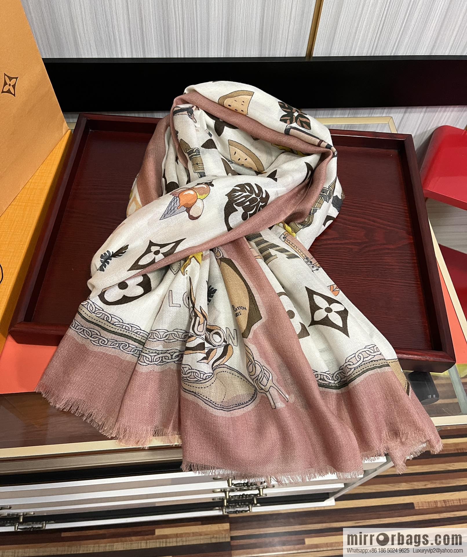 LV Louis Vuitton double-sided ring velvet long towel