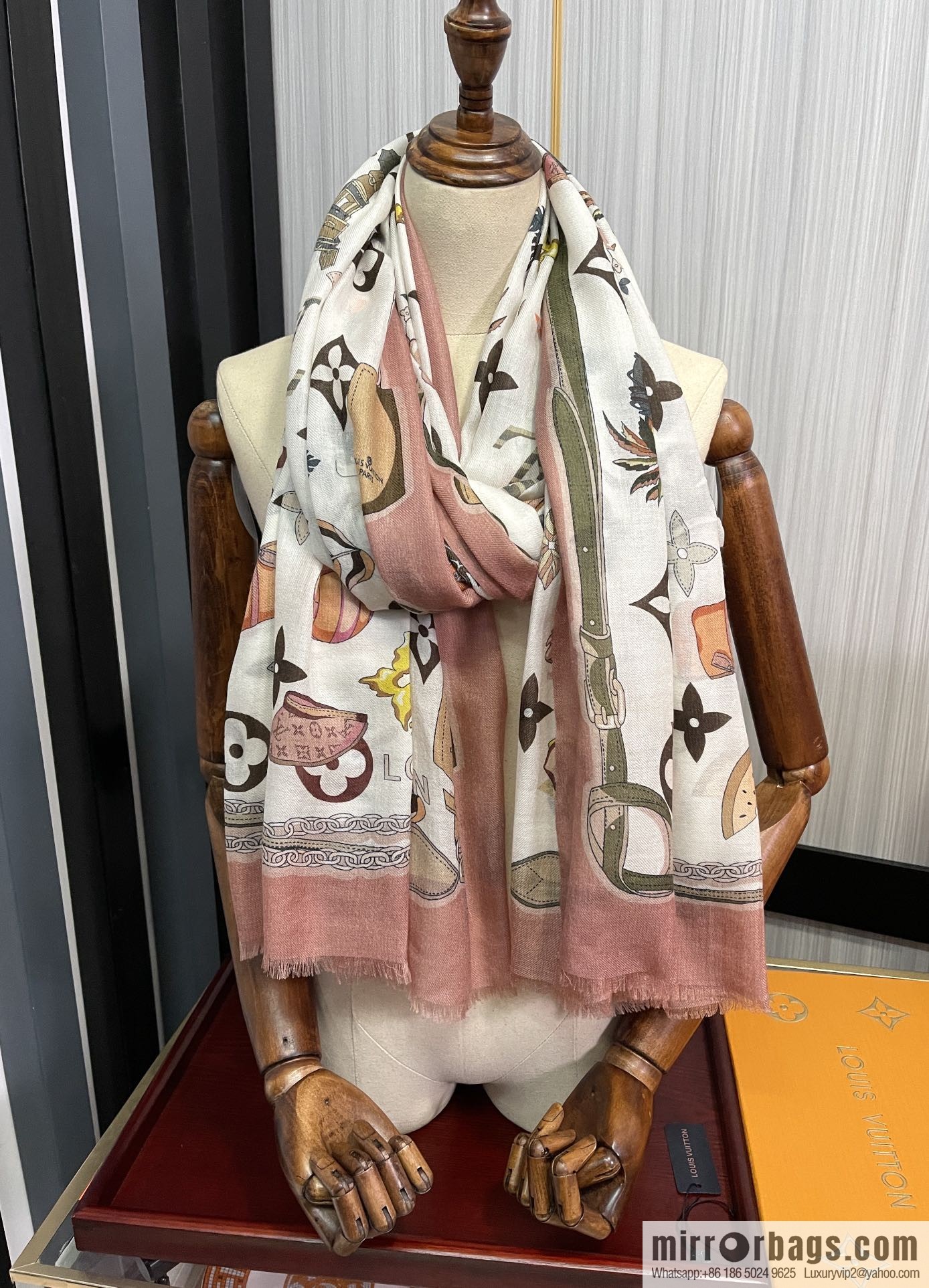 LV Louis Vuitton double-sided ring velvet long towel