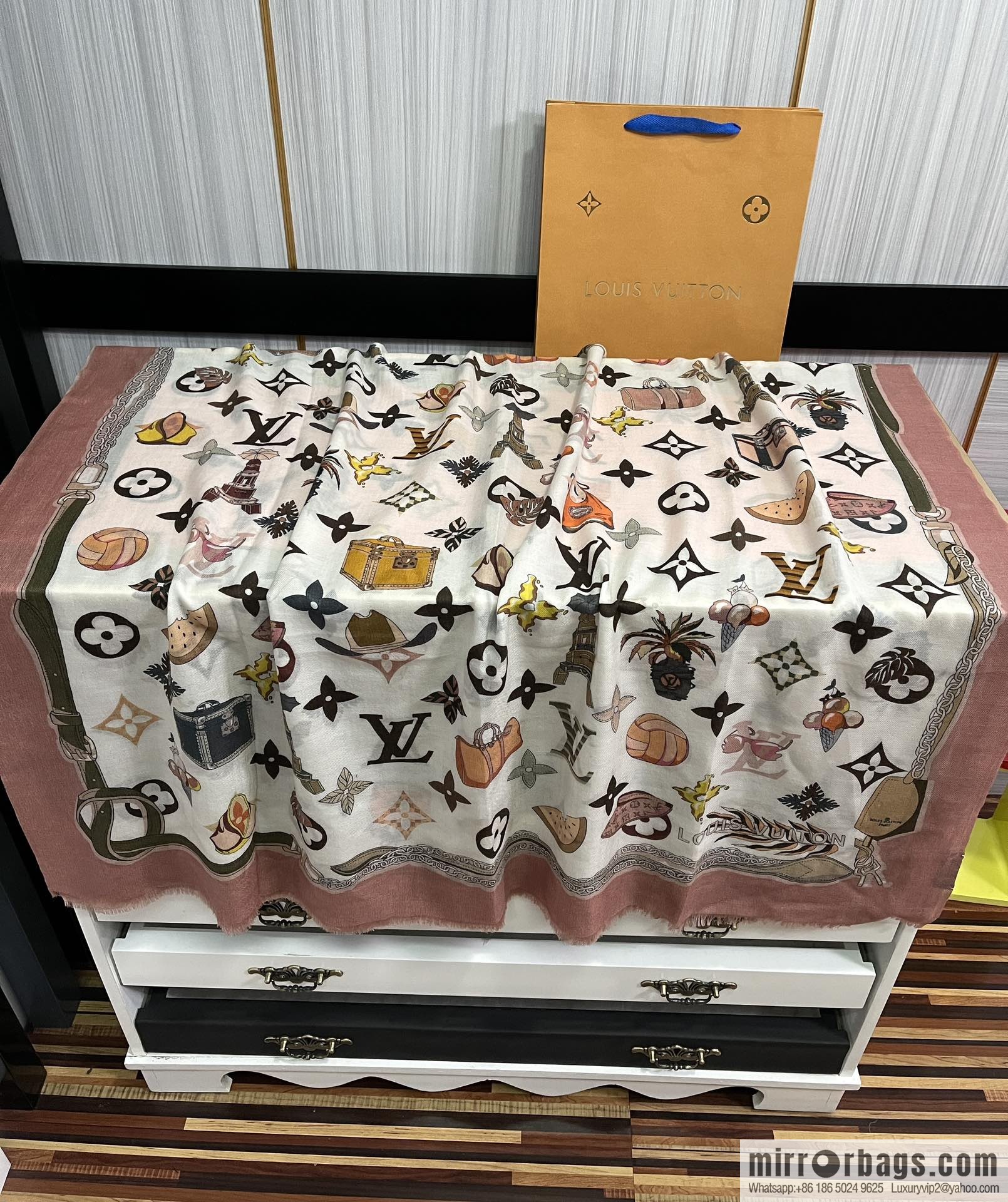 LV Louis Vuitton double-sided ring velvet long towel