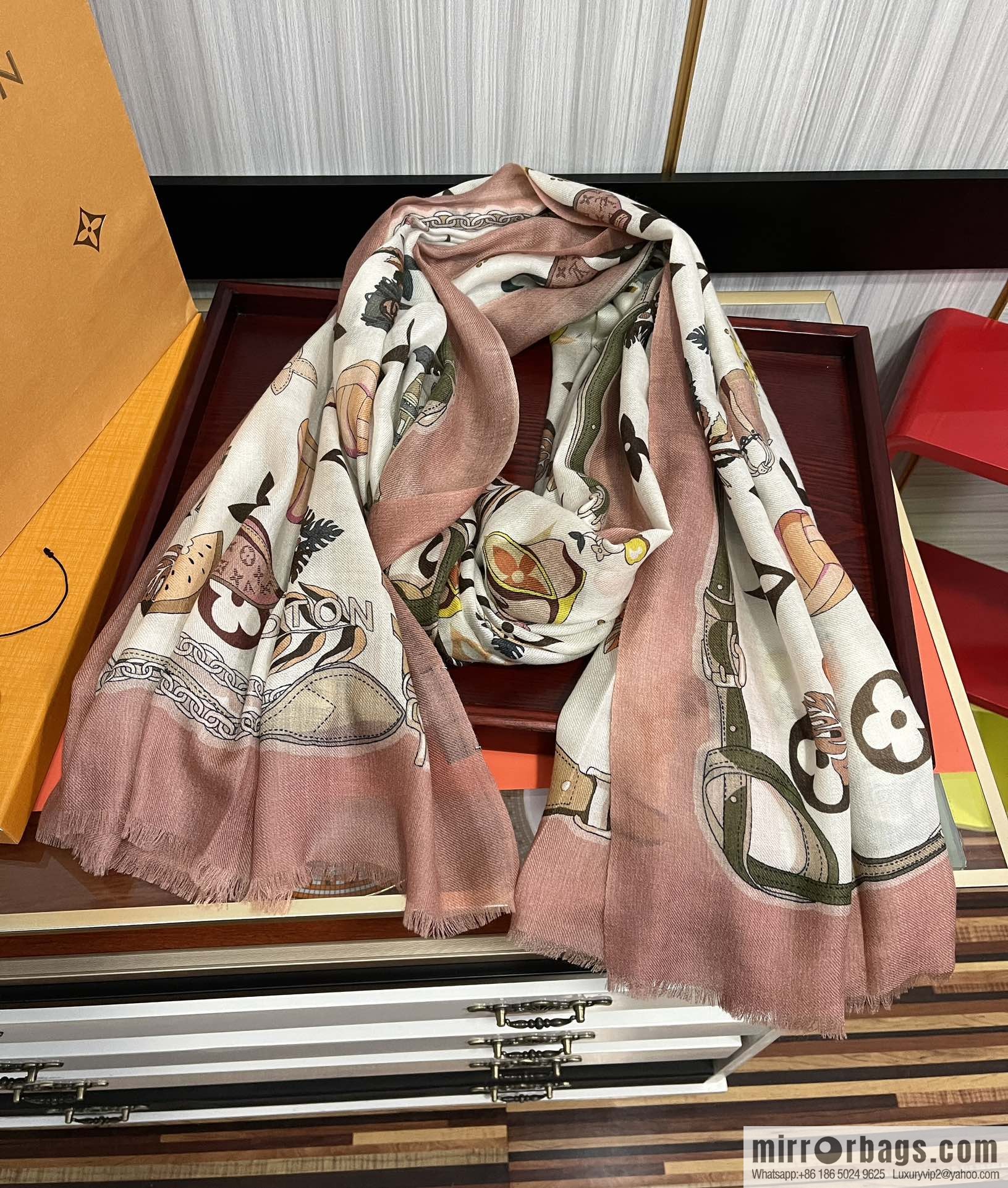 LV Louis Vuitton double-sided ring velvet long towel