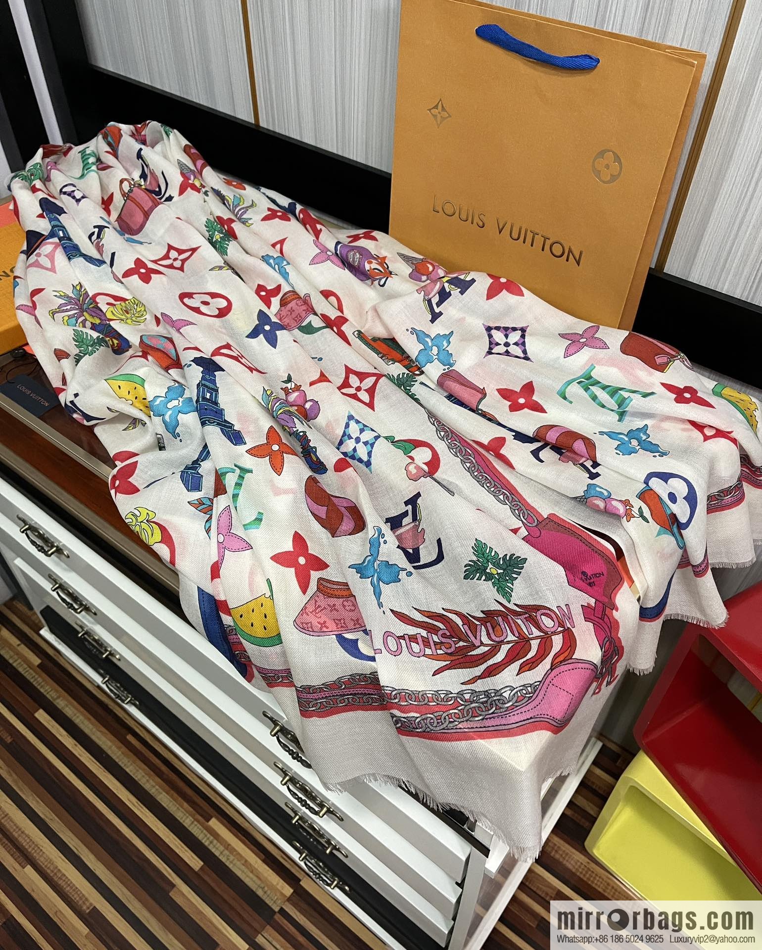 LV Louis Vuitton double-sided ring velvet long towel