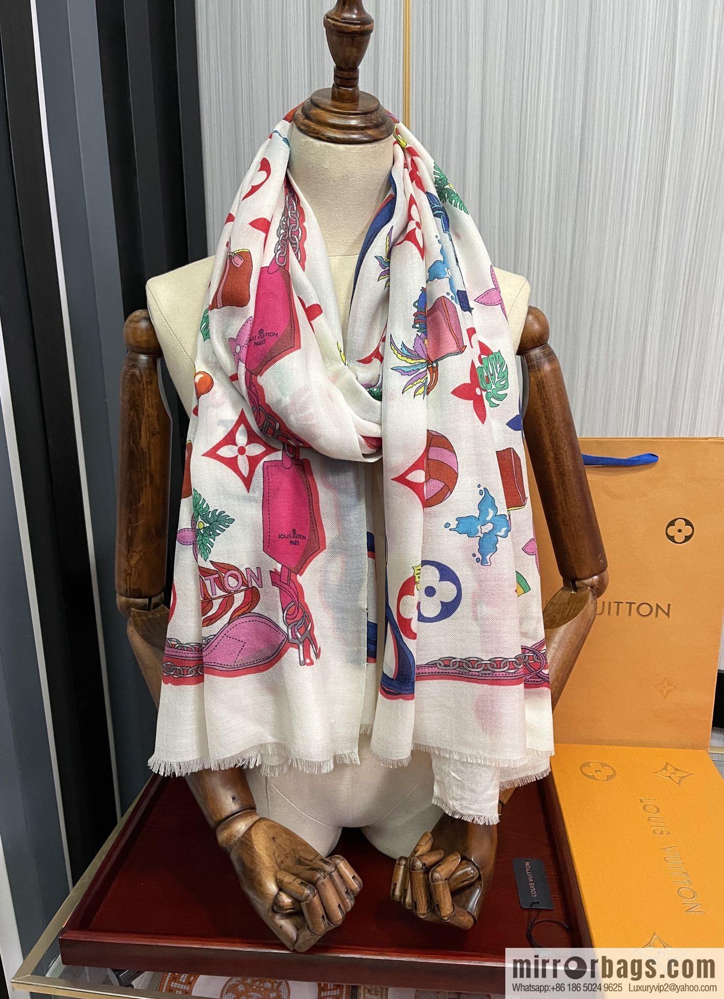 LV Louis Vuitton double-sided ring velvet long towel