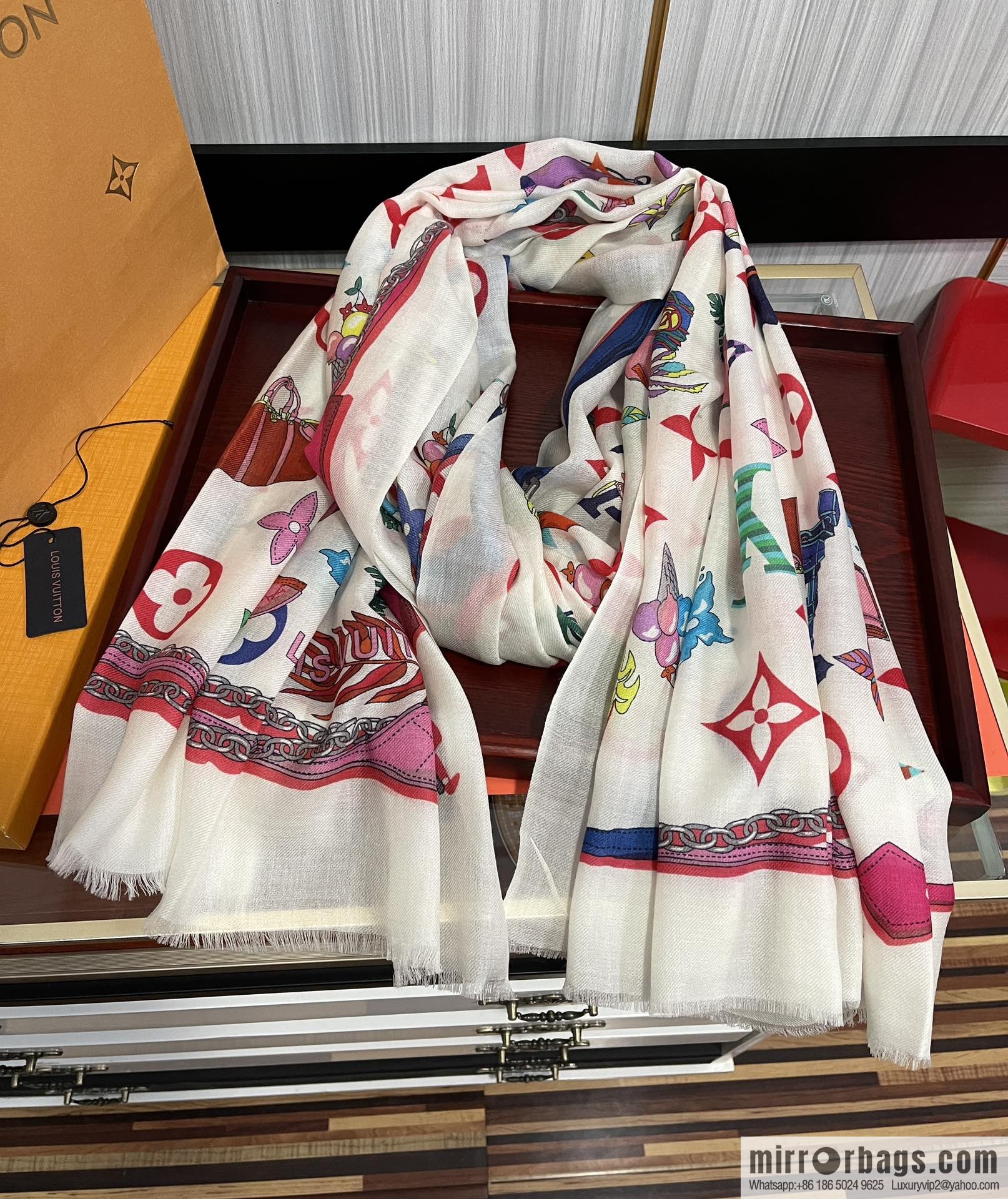 LV Louis Vuitton double-sided ring velvet long towel