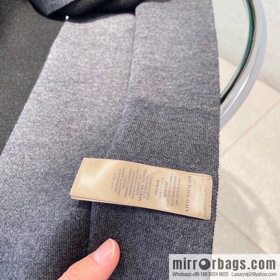 Burberry Burberry Classic Horse 100% Imported Knitted Cashmere Scarf