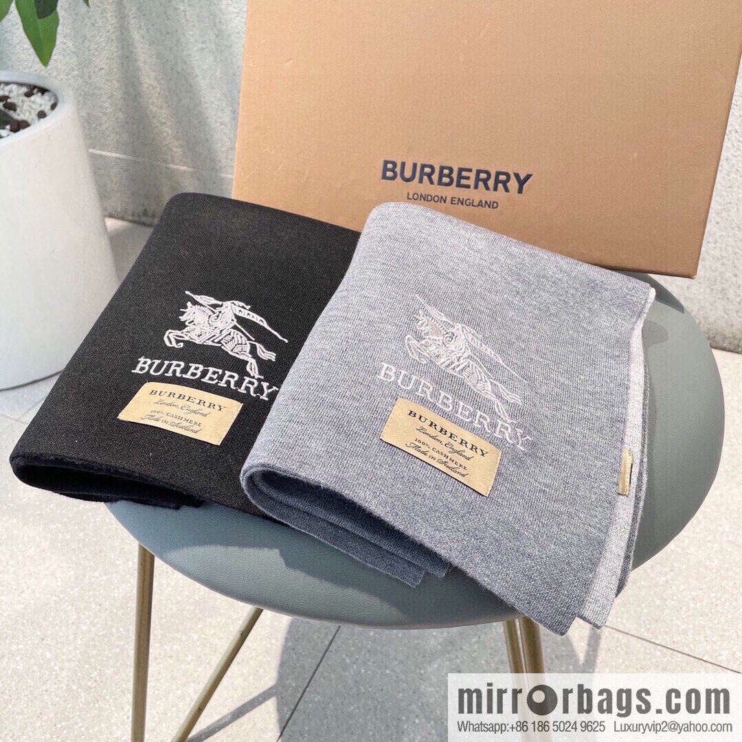 Burberry Burberry Classic Horse 100% Imported Knitted Cashmere Scarf