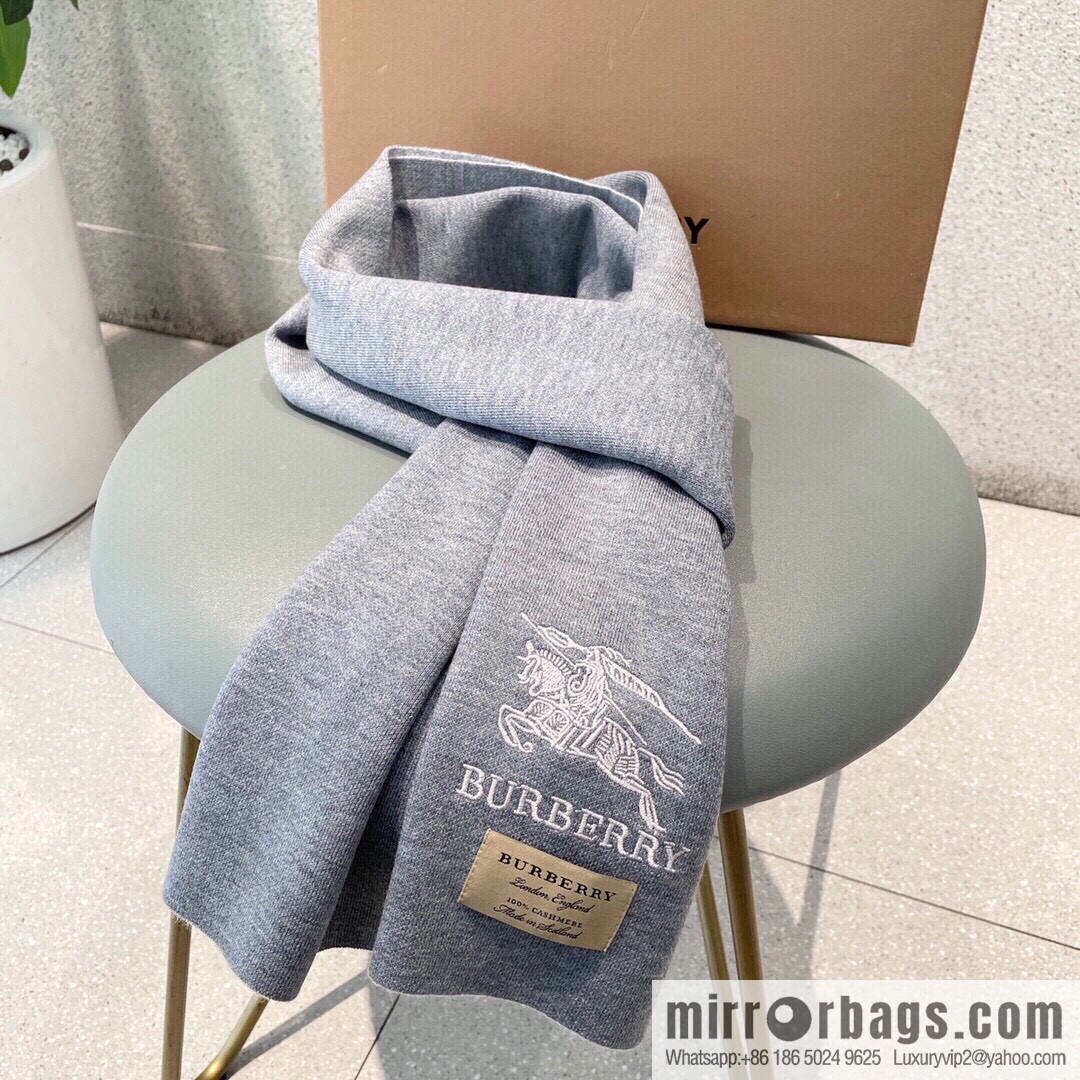 Burberry Burberry Classic Horse 100% Imported Knitted Cashmere Scarf