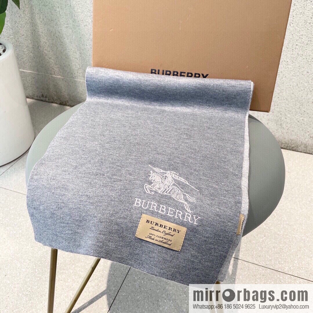 Burberry Burberry Classic Horse 100% Imported Knitted Cashmere Scarf