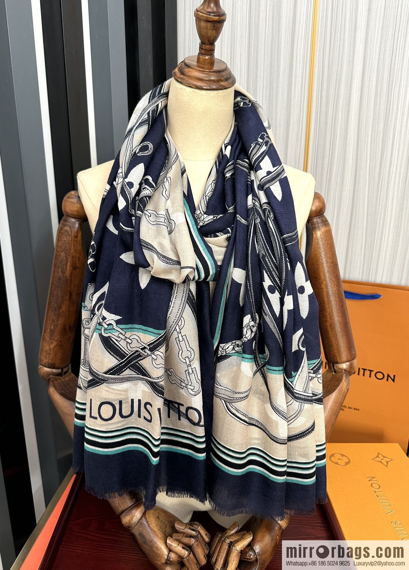 LV Louis Vuitton Double Sided 300 Ring Fleece Long Towel