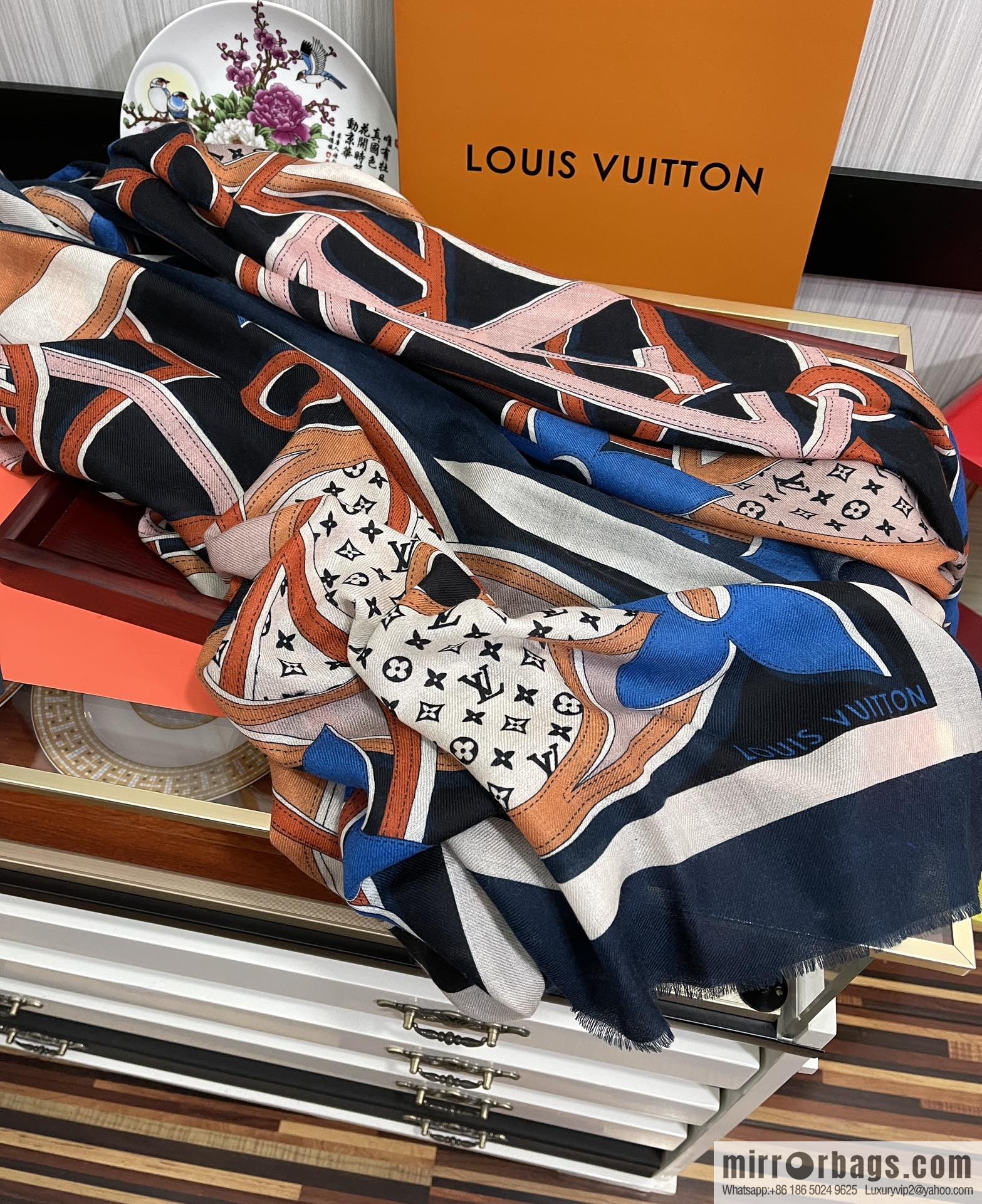 LV Louis Vuitton double-sided ring velvet long towel