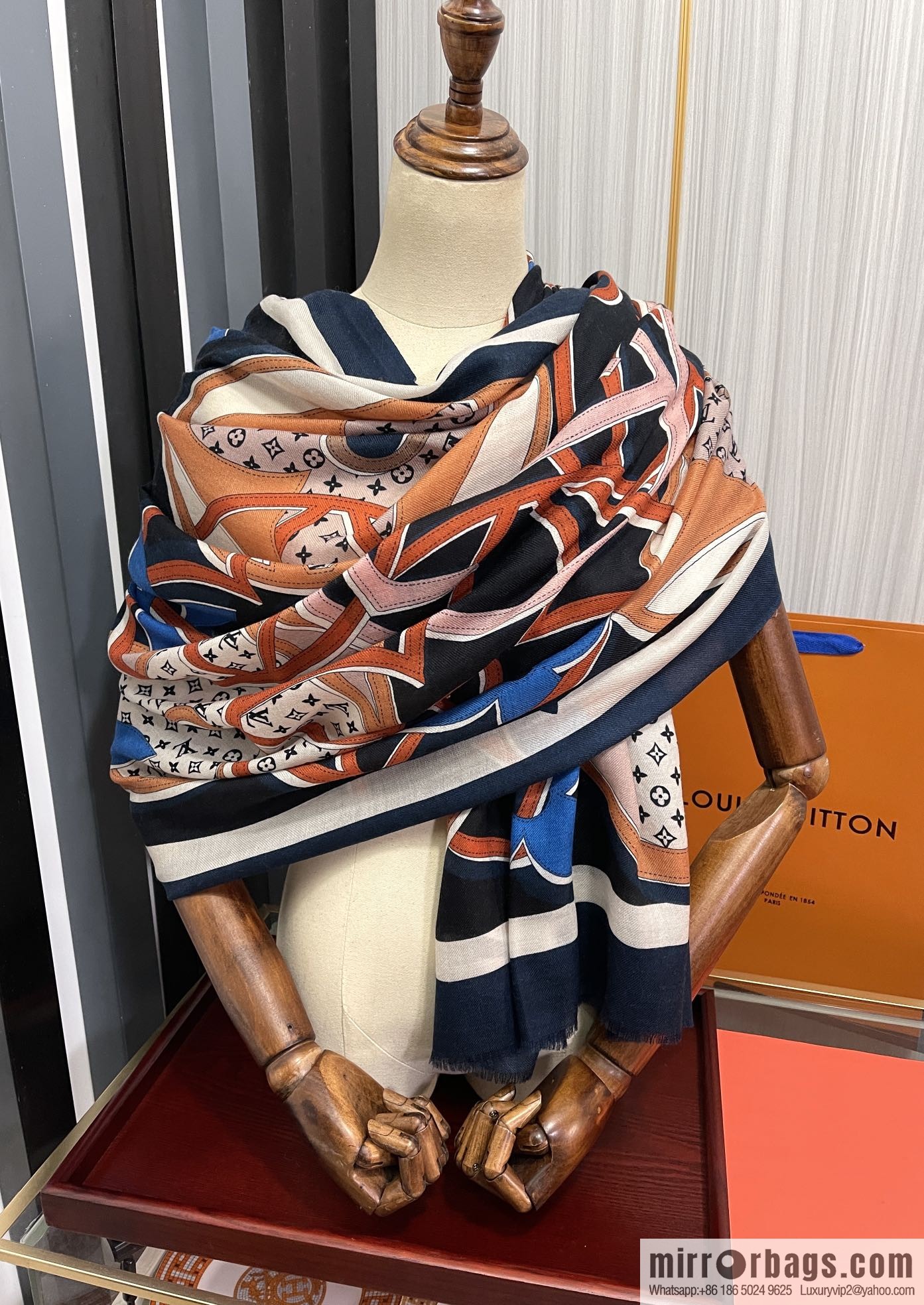 LV Louis Vuitton double-sided ring velvet long towel