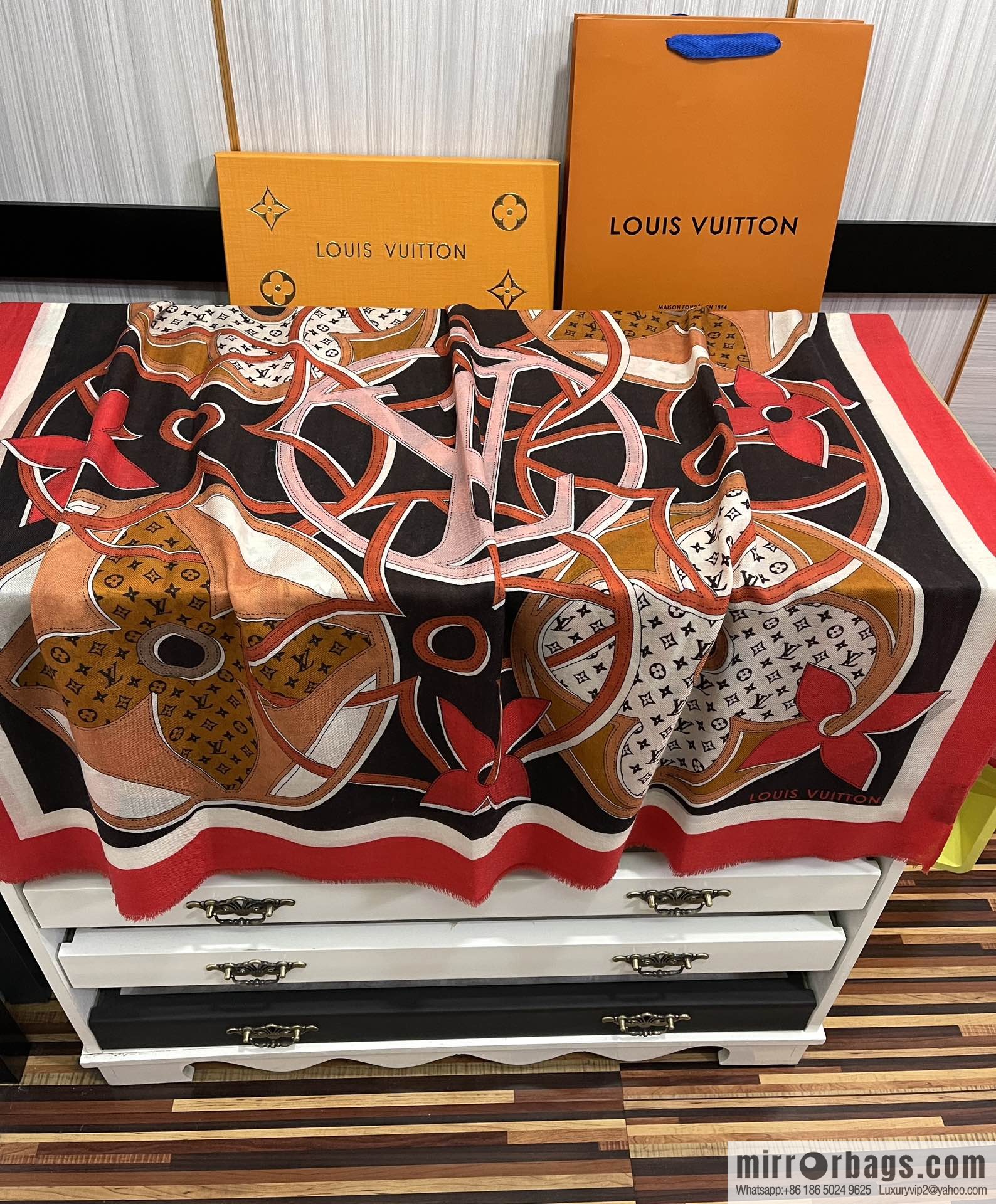 LV Louis Vuitton double-sided ring velvet long towel