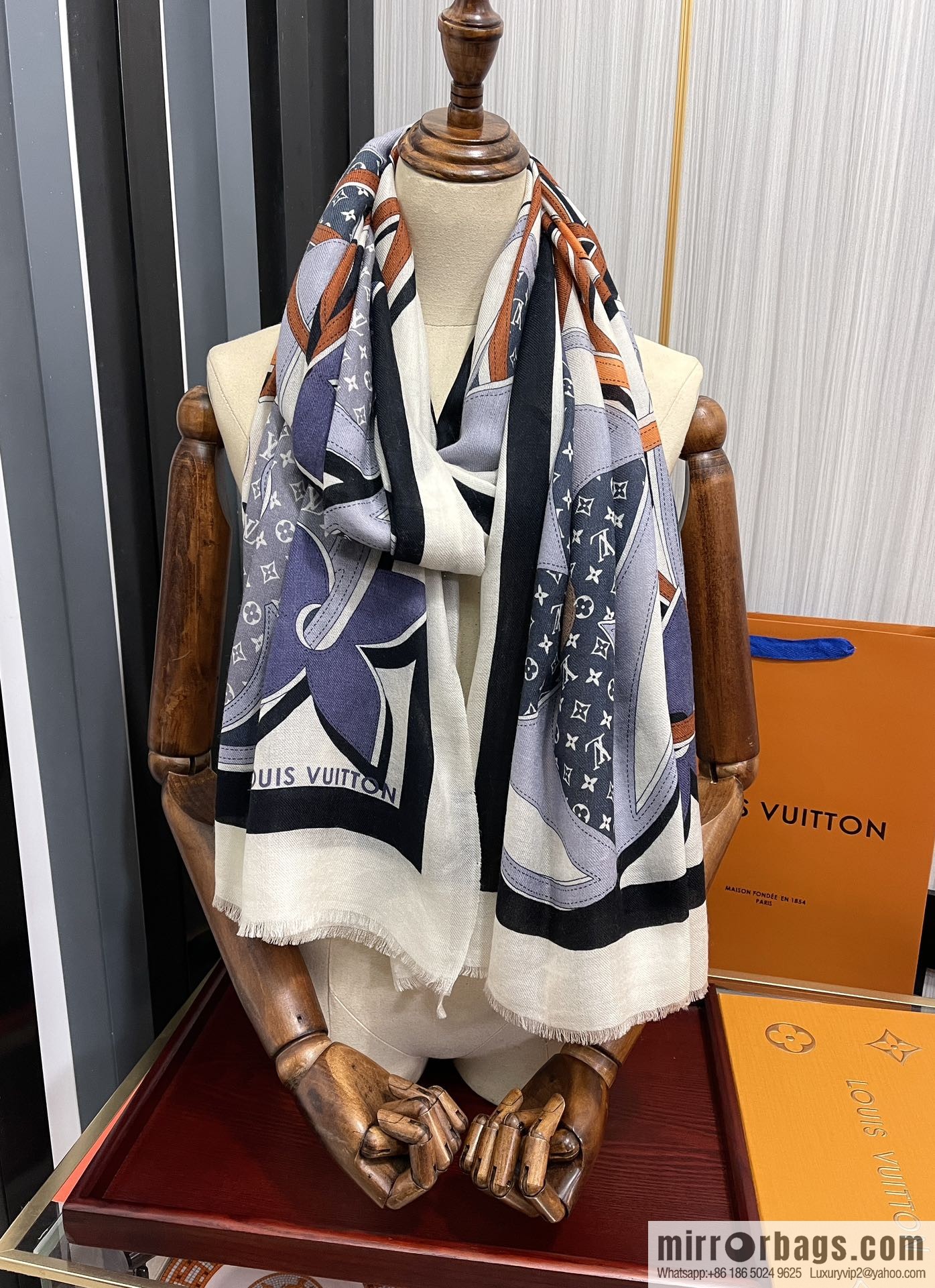 LV Louis Vuitton double-sided ring velvet long towel