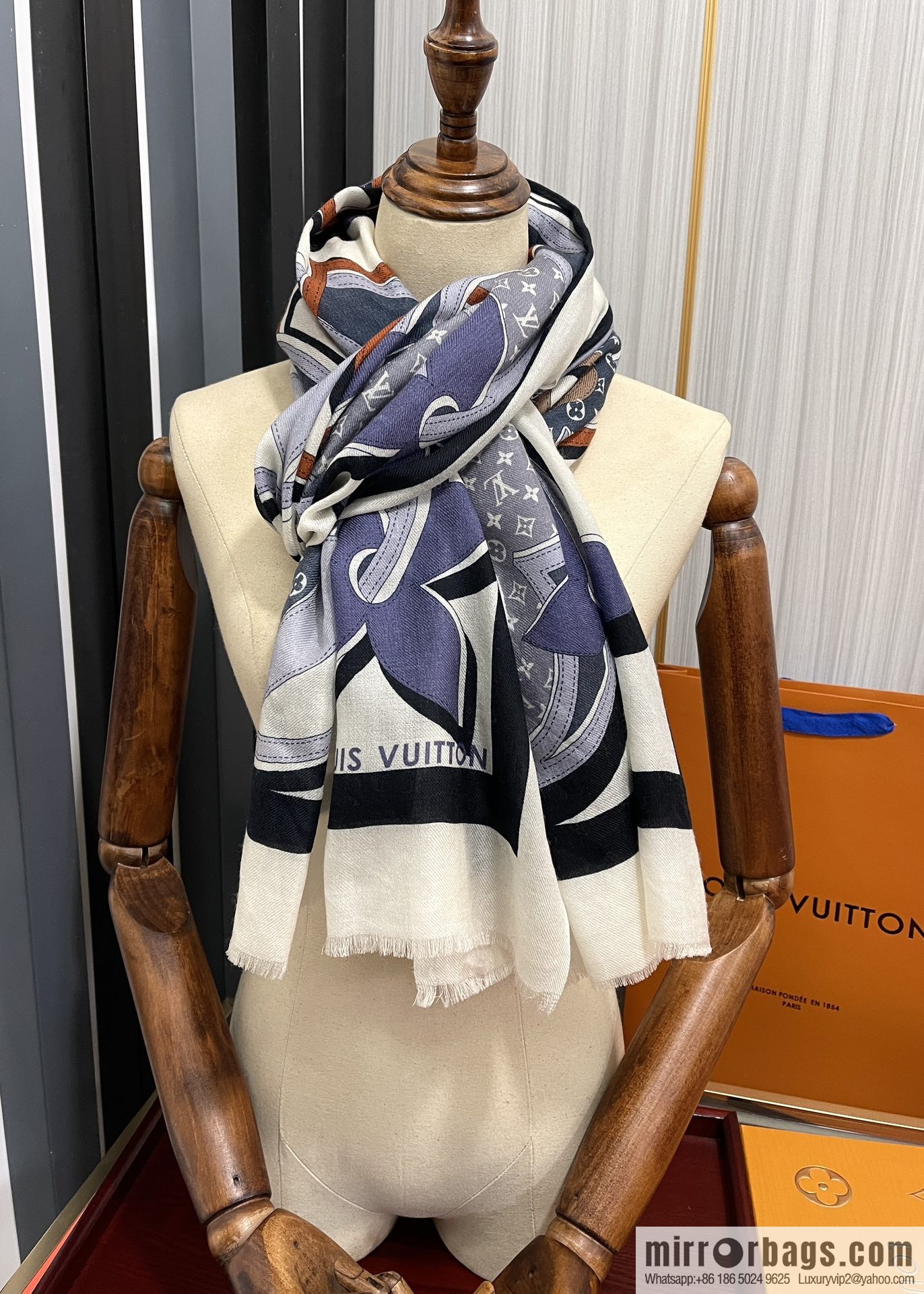 LV Louis Vuitton double-sided ring velvet long towel