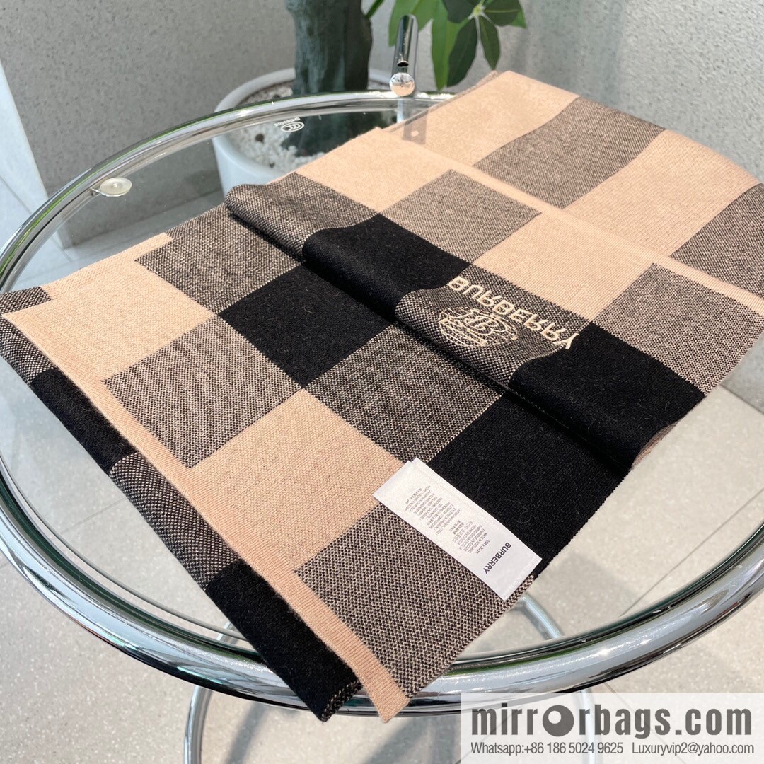Burberry Burberry Classic War Horse 100% Imported Knitted Cashmere