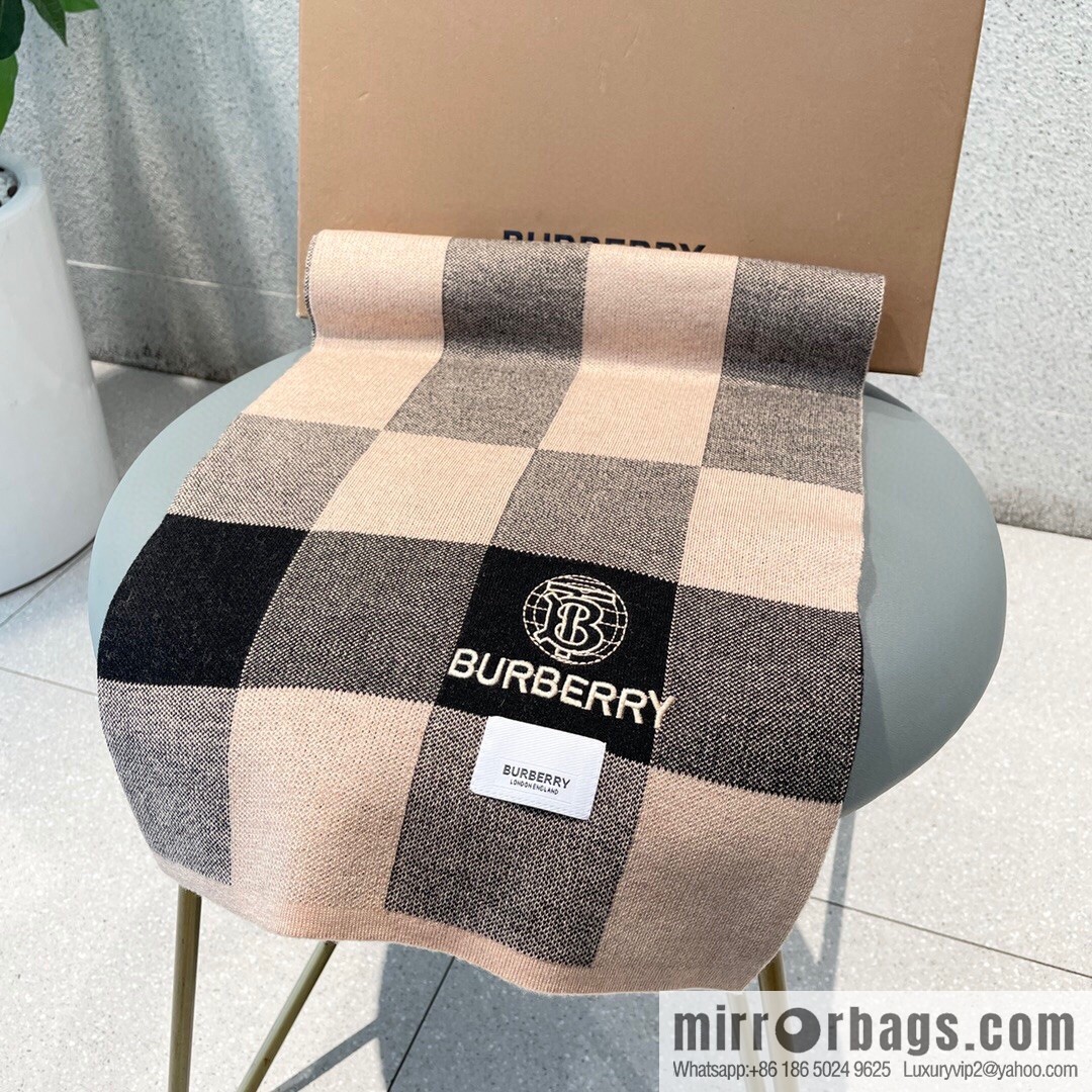 Burberry Burberry Classic War Horse 100% Imported Knitted Cashmere