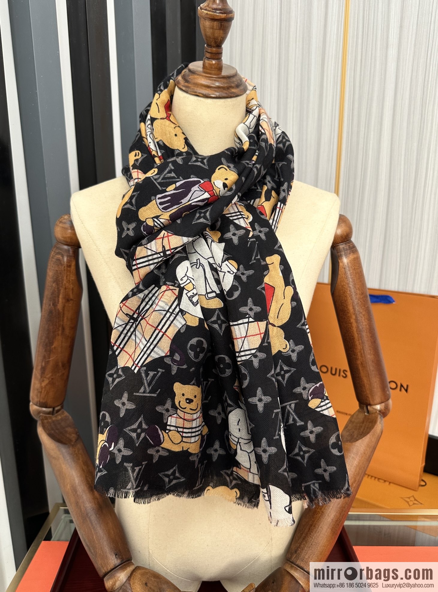 LV Louis Vuitton Bear Paradise Cashmere Scarf