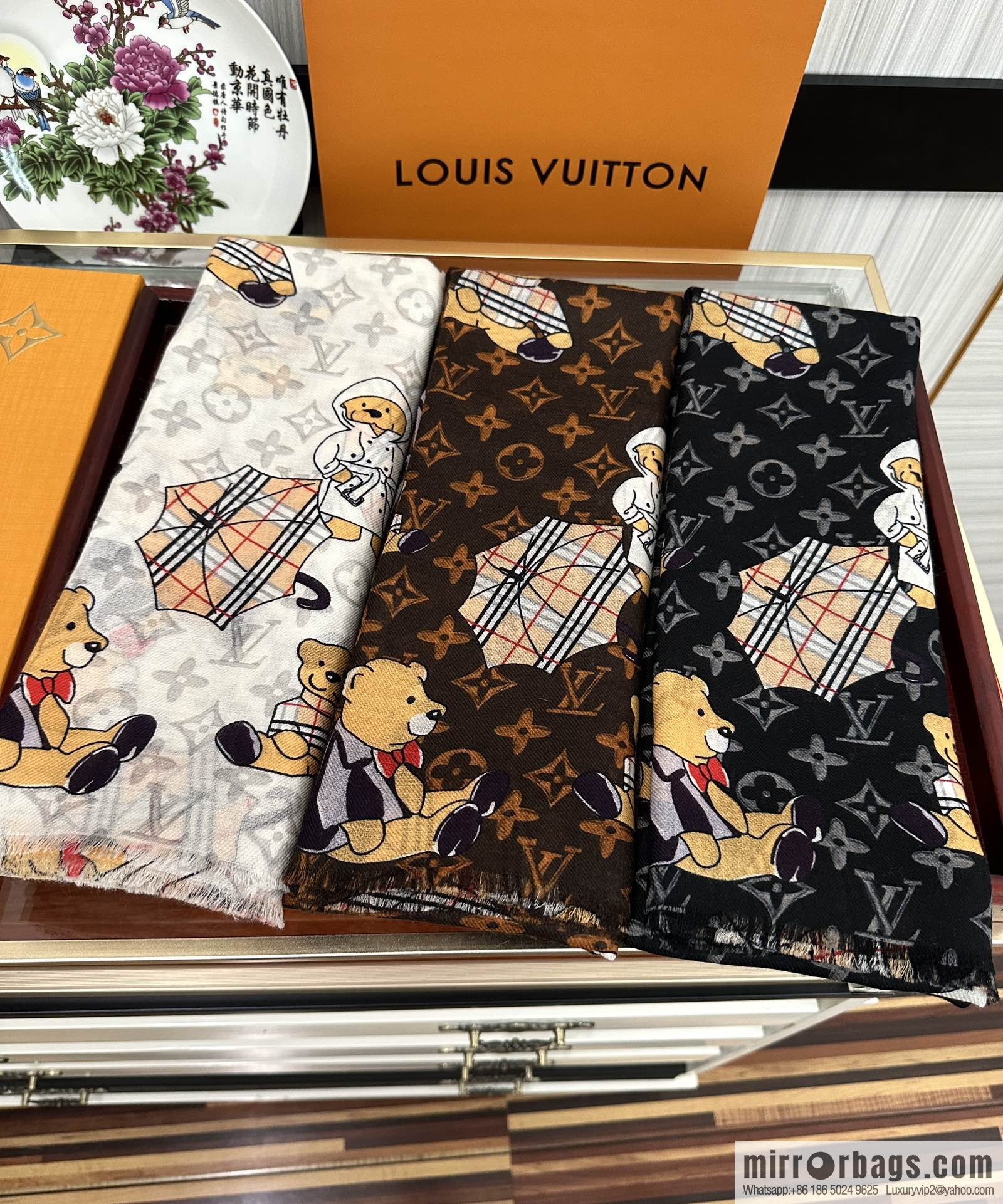 LV Louis Vuitton Bear Paradise Cashmere Scarf