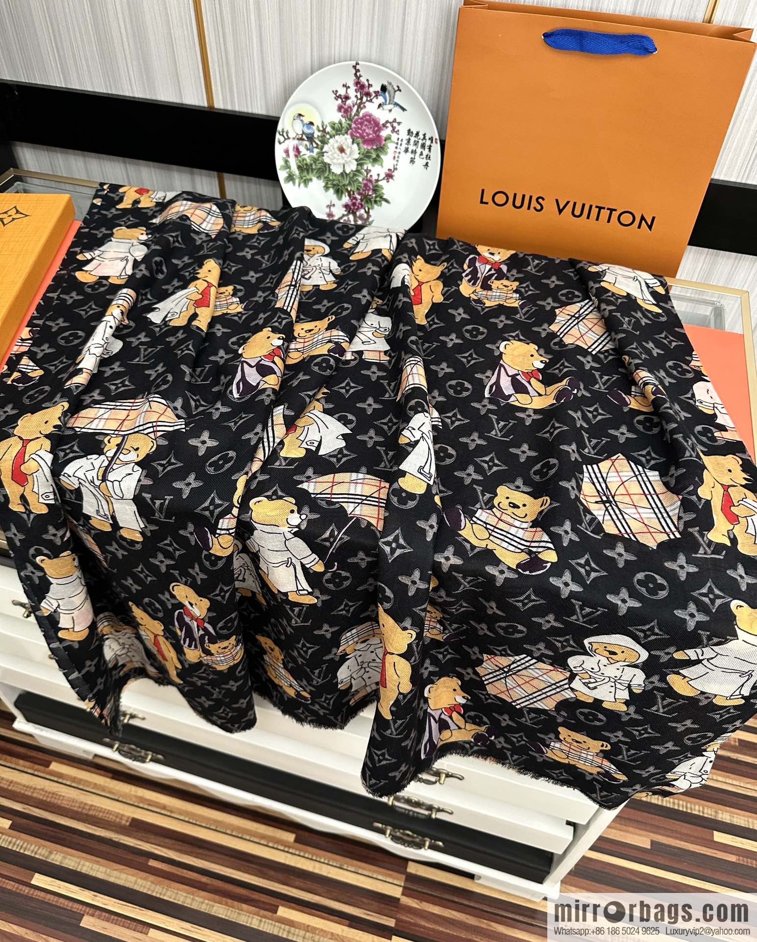 LV Louis Vuitton Bear Paradise Cashmere Scarf