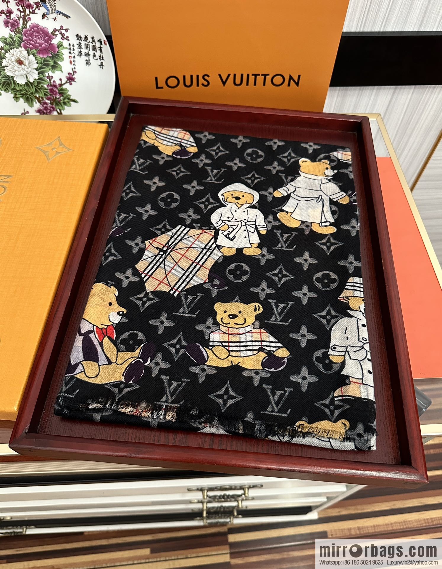 LV Louis Vuitton Bear Paradise Cashmere Scarf