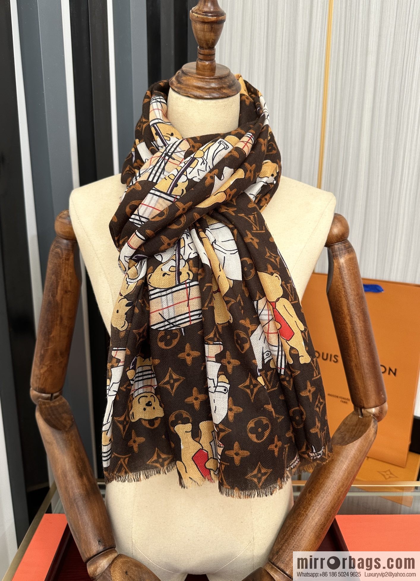 LV Louis Vuitton Bear Paradise Cashmere Scarf