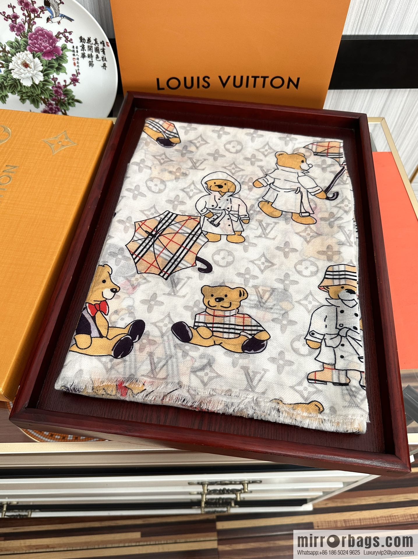 LV Louis Vuitton Bear Paradise Cashmere Scarf