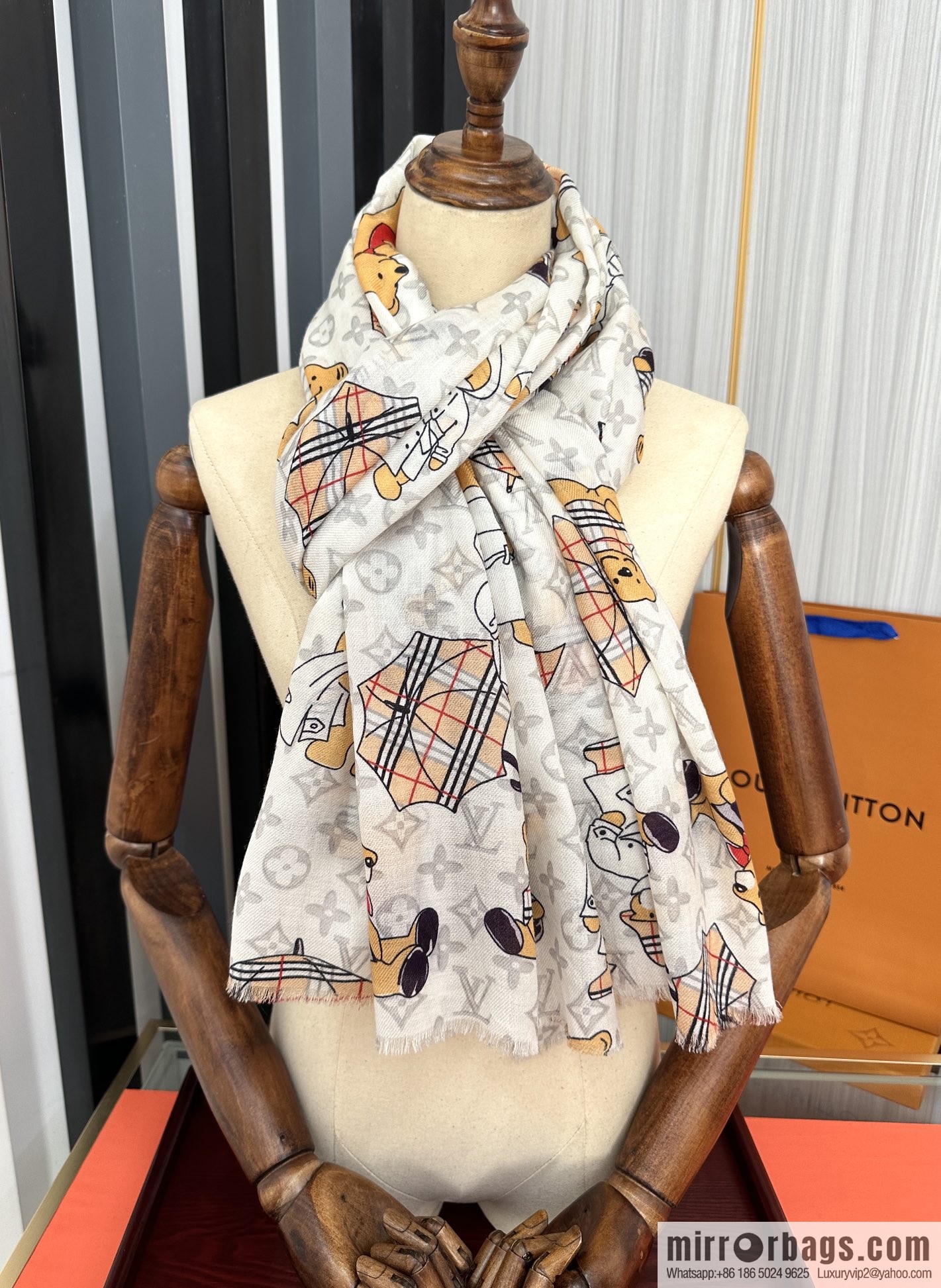 LV Louis Vuitton Bear Paradise Cashmere Scarf