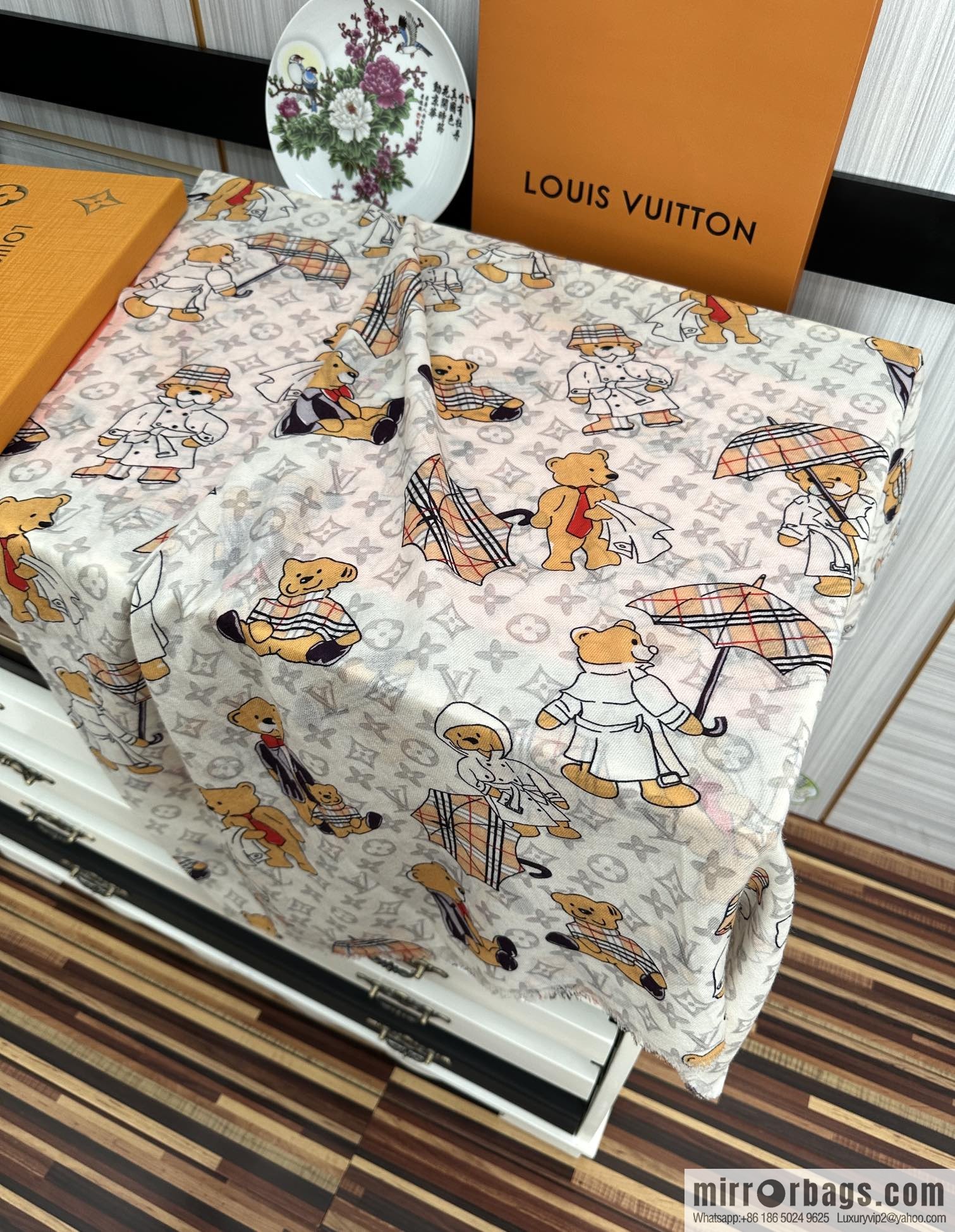 LV Louis Vuitton Bear Paradise Cashmere Scarf