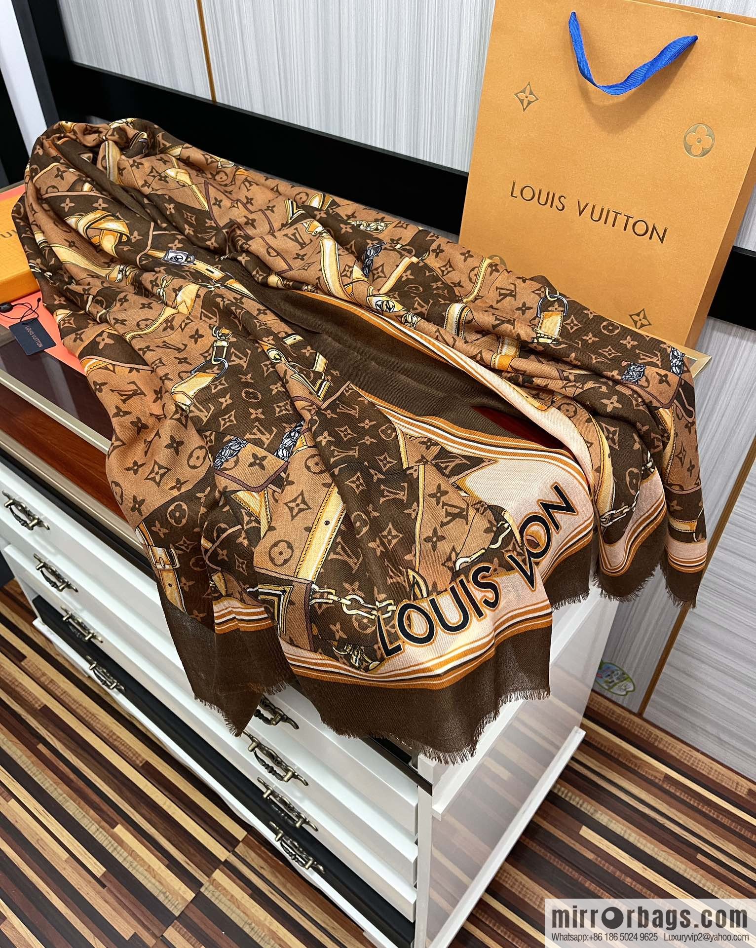 LV Louis Vuitton Double Sided 300 Ring Fleece Long Towel