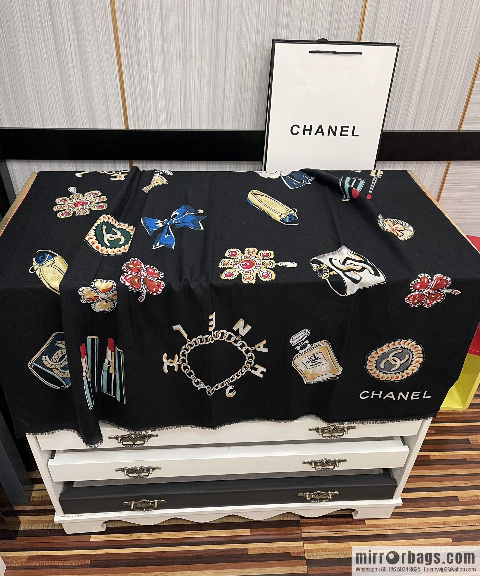 Chanel double c-sided ring velvet long towel
