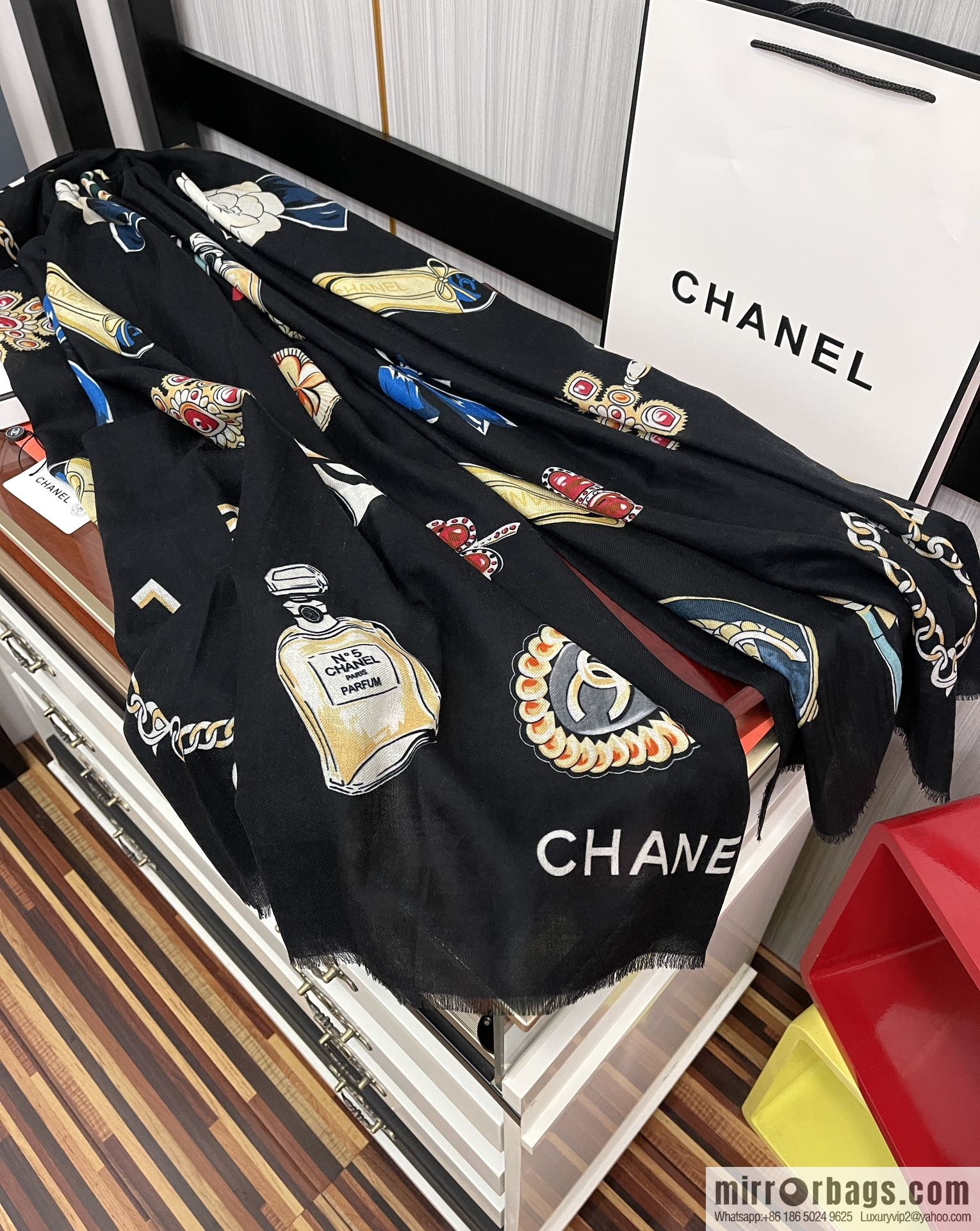 Chanel double c-sided ring velvet long towel