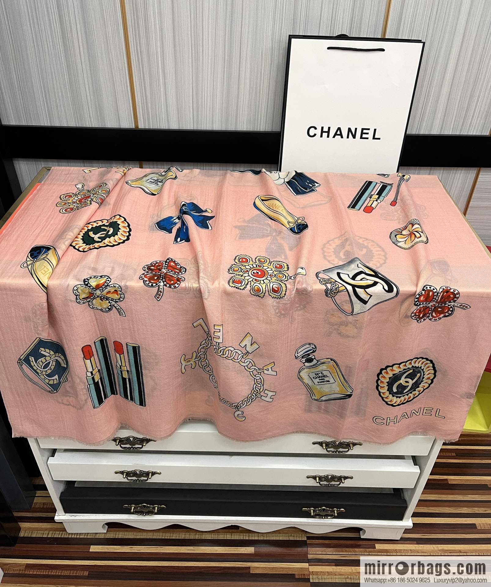 Chanel double c-sided ring velvet long towel