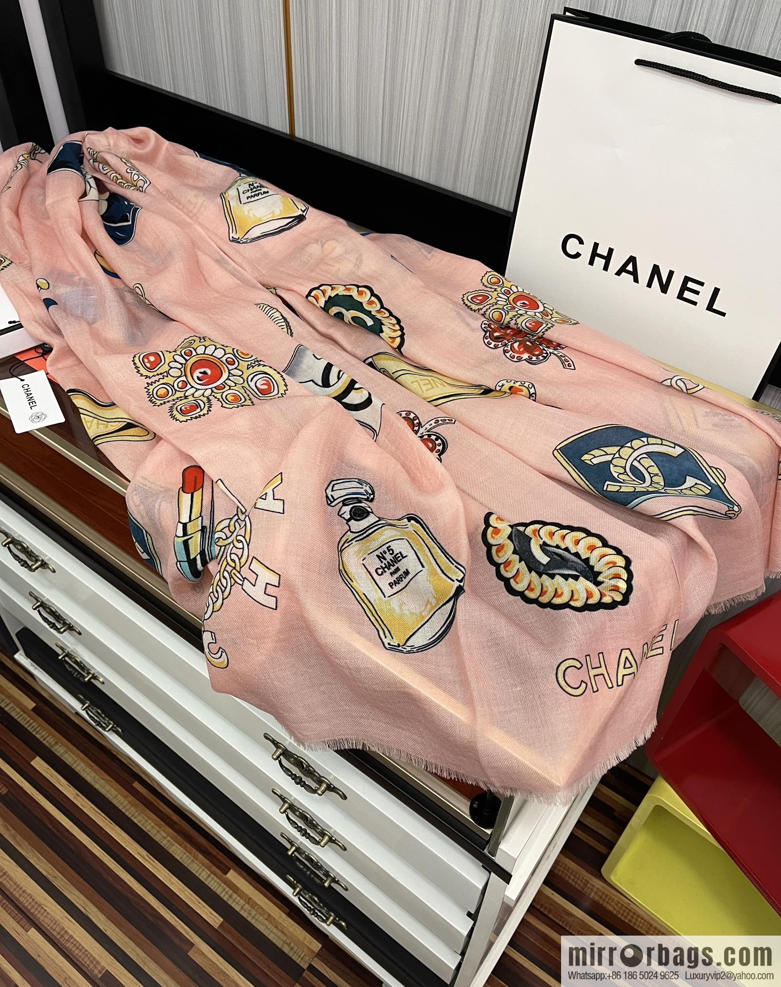 Chanel double c-sided ring velvet long towel