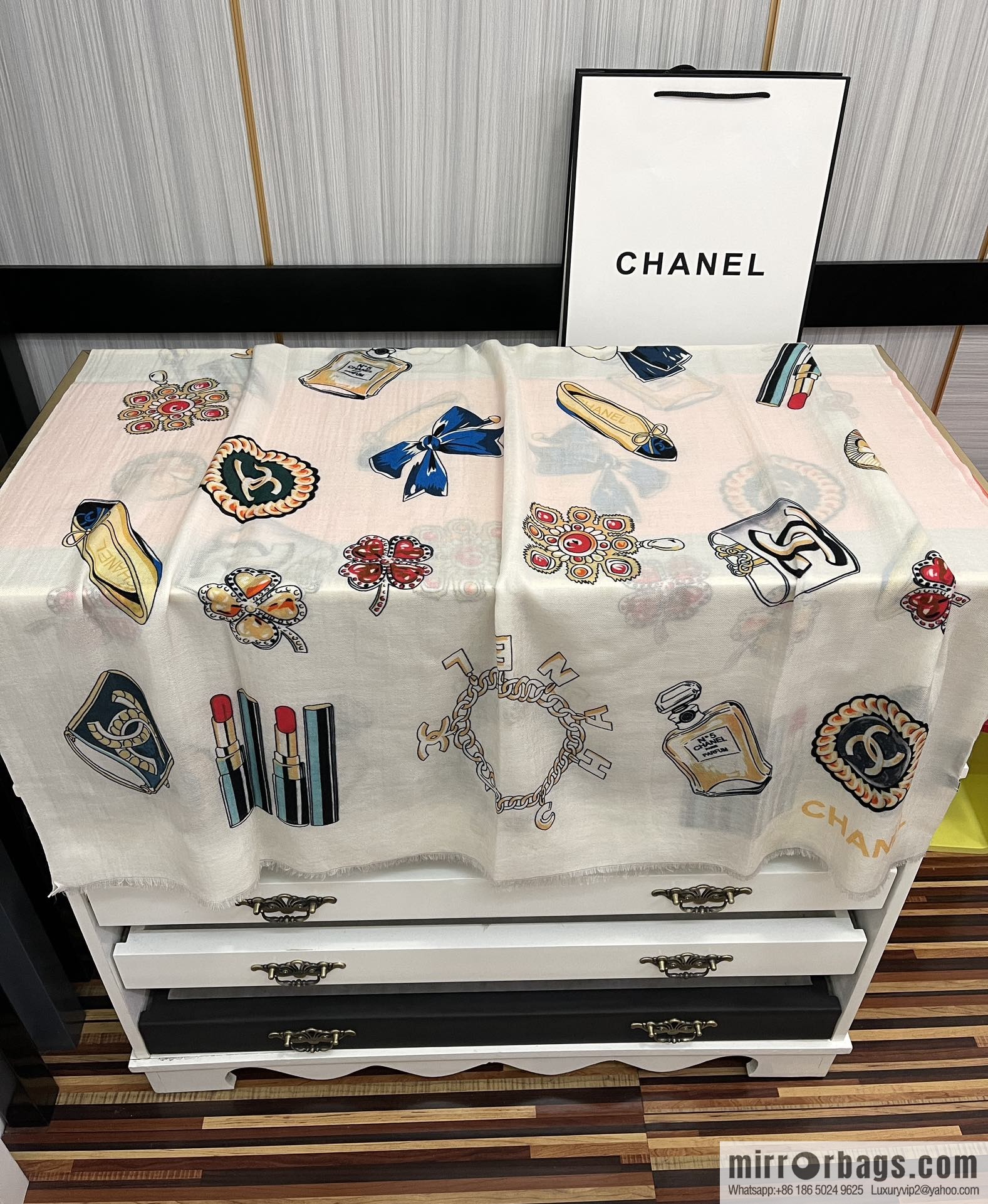 Chanel double c-sided ring velvet long towel
