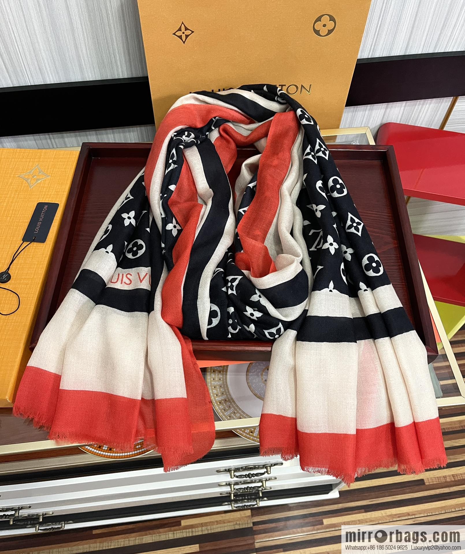 LV Louis Vuitton double-sided ring velvet long towel