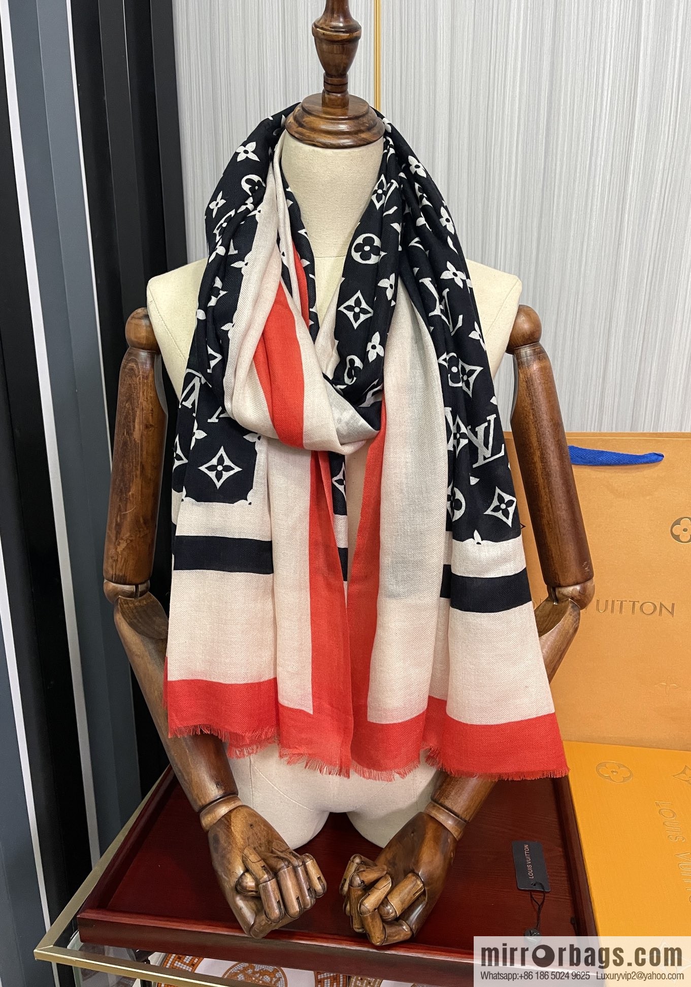 LV Louis Vuitton double-sided ring velvet long towel