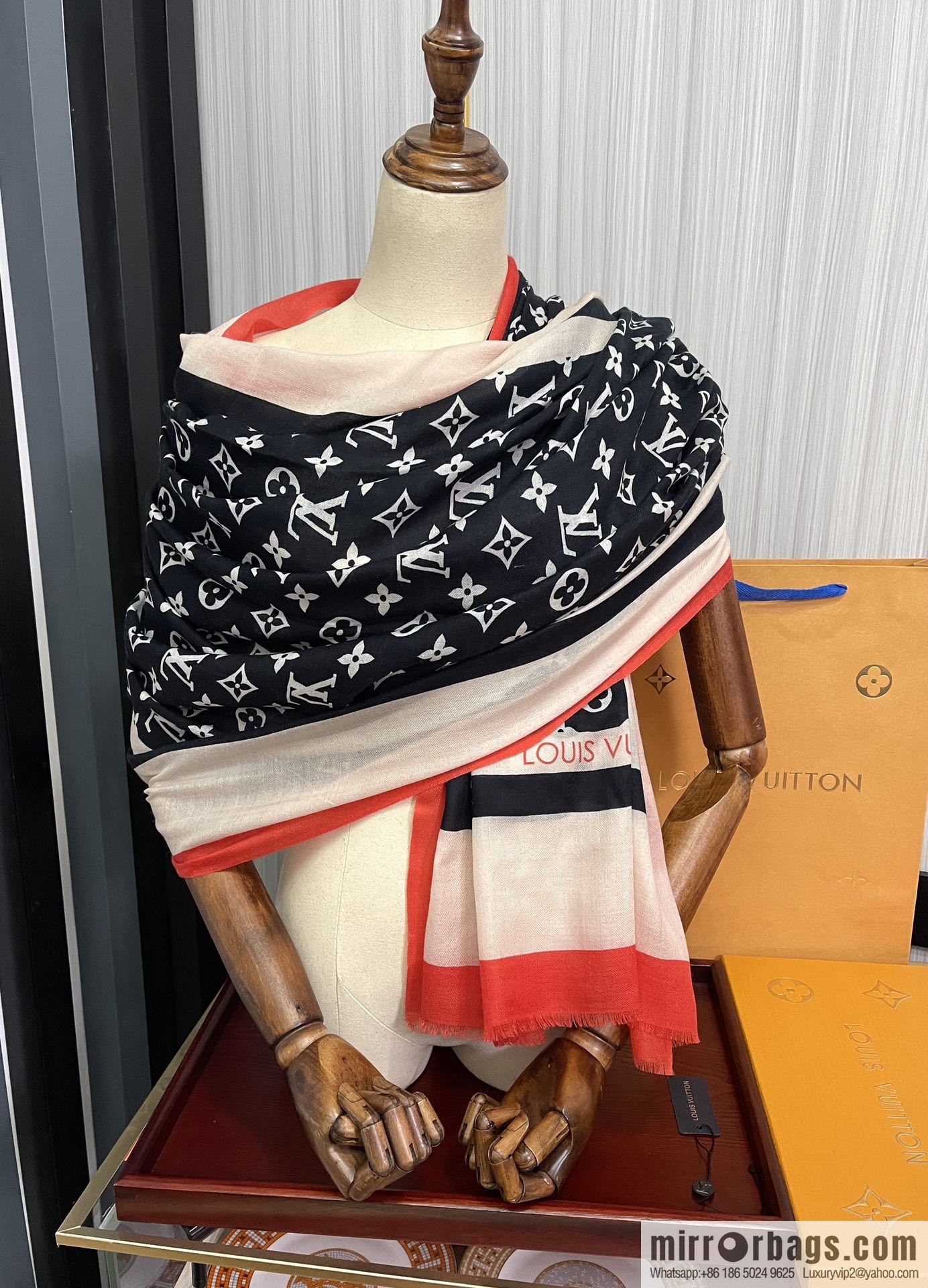 LV Louis Vuitton double-sided ring velvet long towel