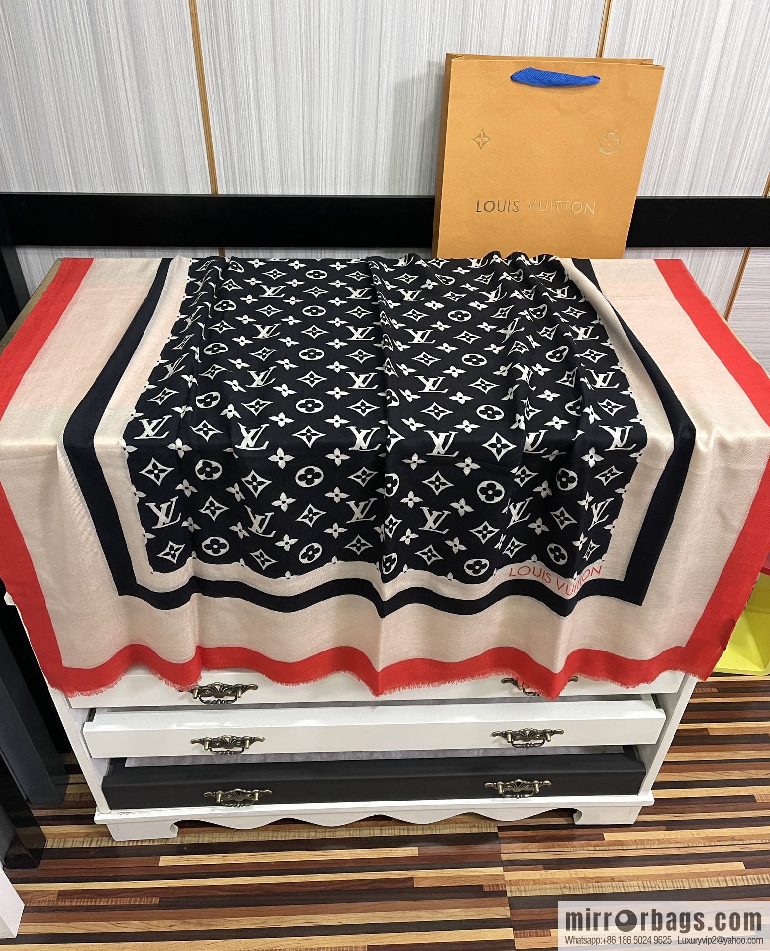LV Louis Vuitton double-sided ring velvet long towel