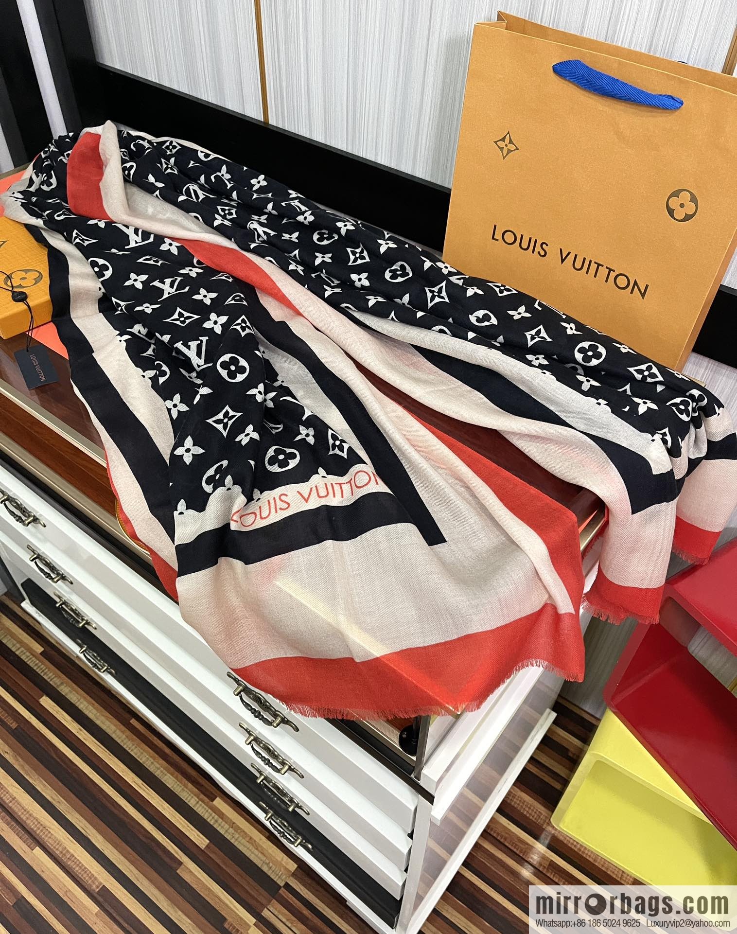 LV Louis Vuitton double-sided ring velvet long towel