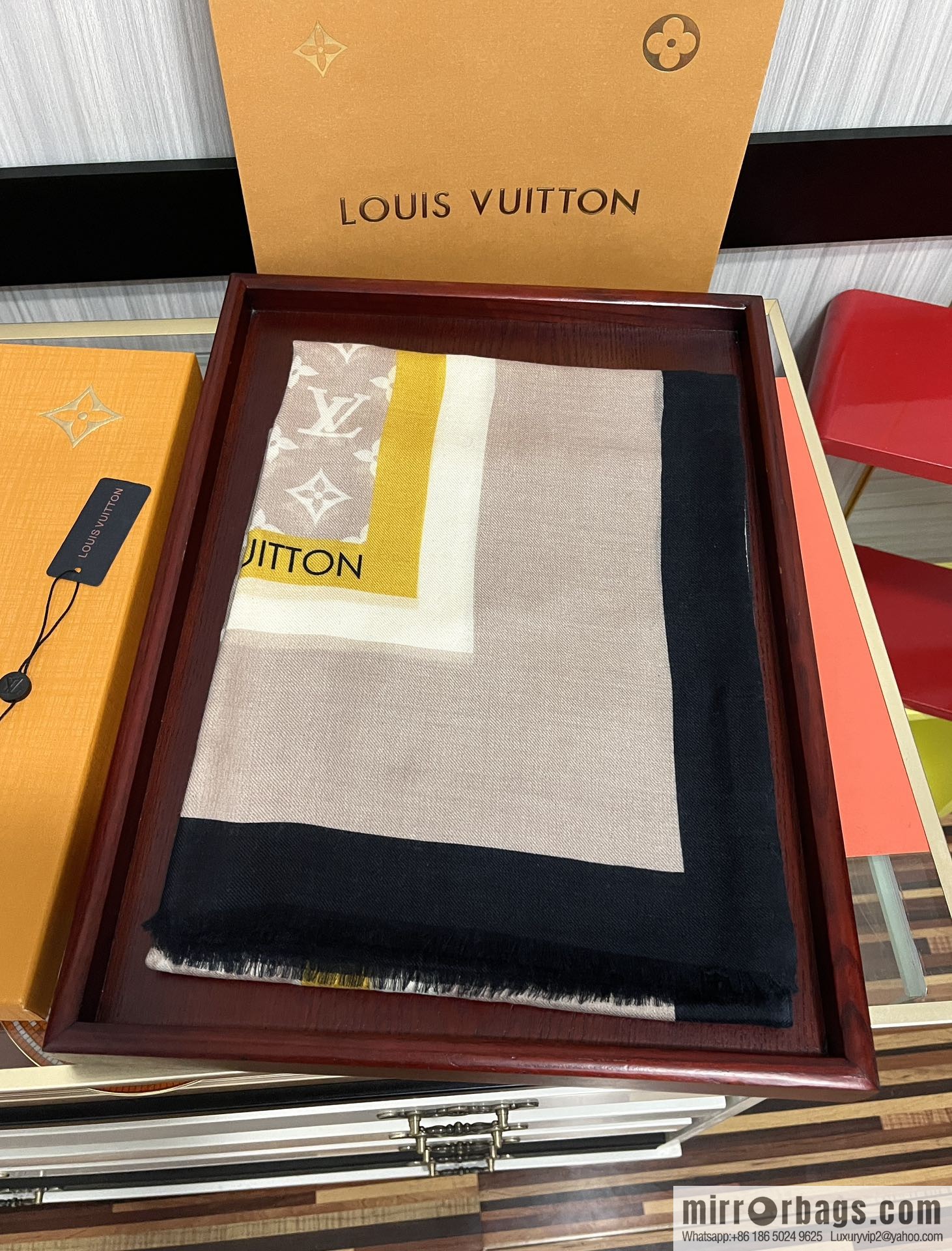 LV Louis Vuitton double-sided ring velvet long towel
