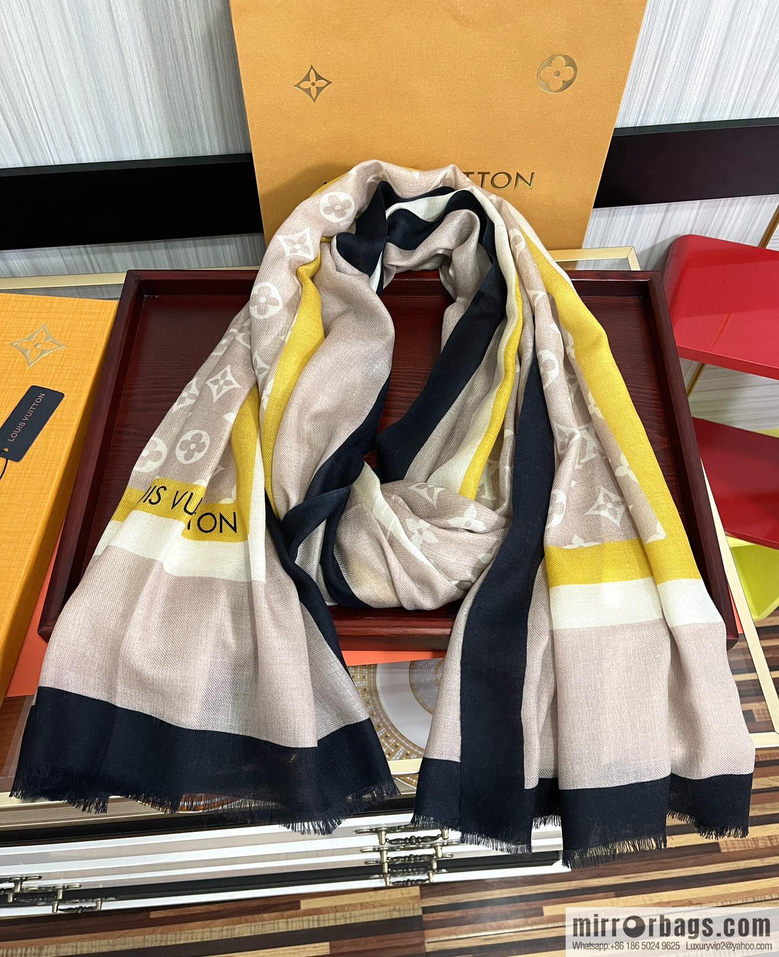 LV Louis Vuitton double-sided ring velvet long towel