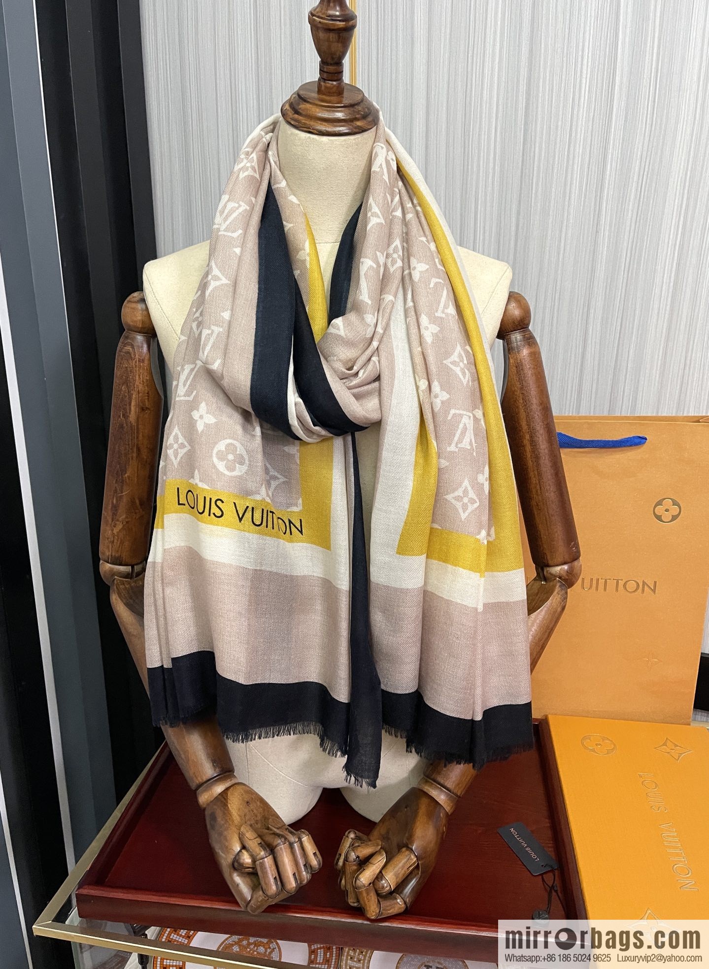 LV Louis Vuitton double-sided ring velvet long towel