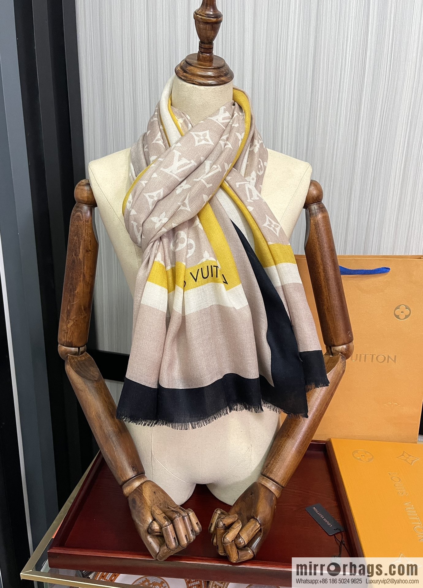 LV Louis Vuitton double-sided ring velvet long towel