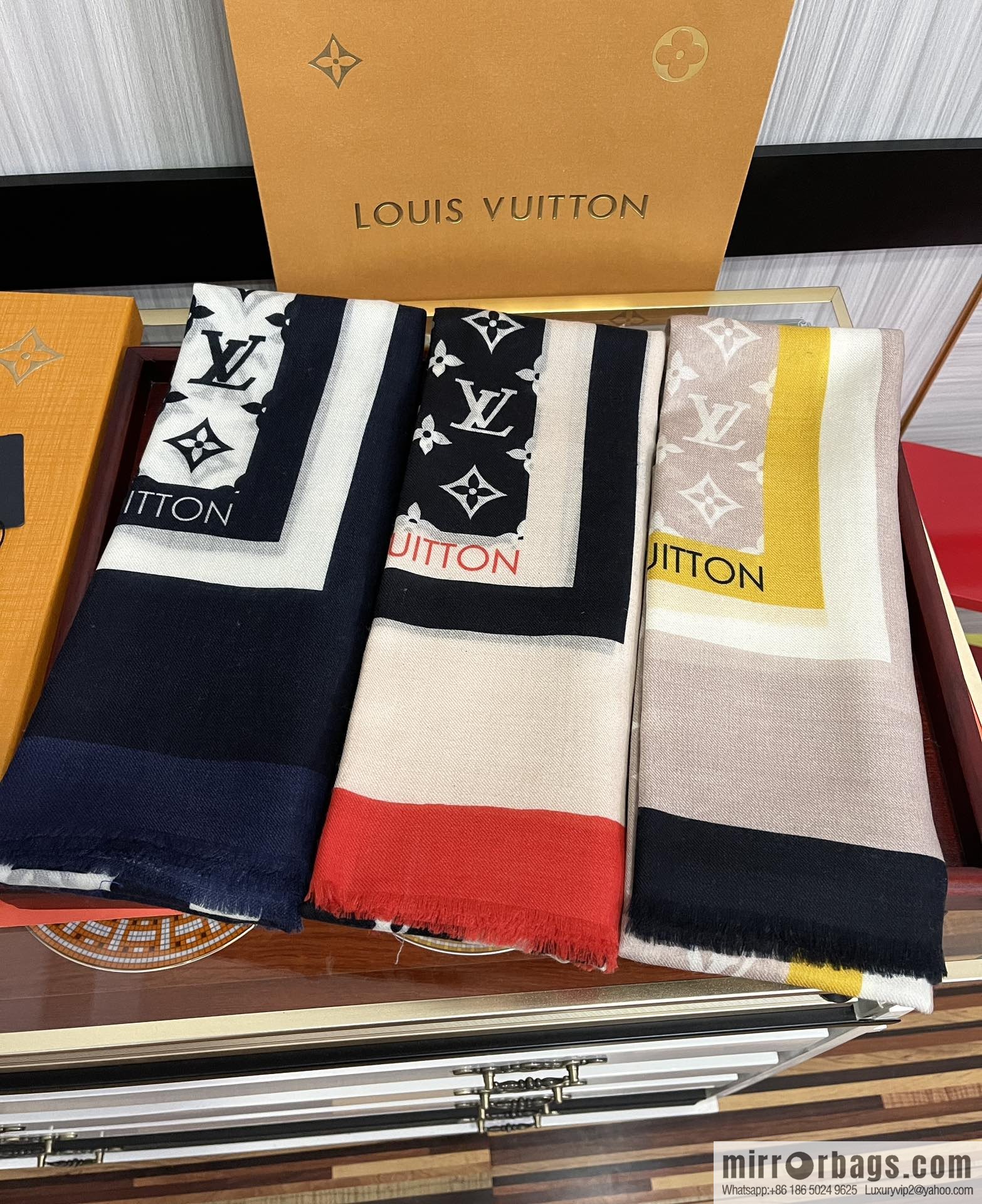 LV Louis Vuitton double-sided ring velvet long towel