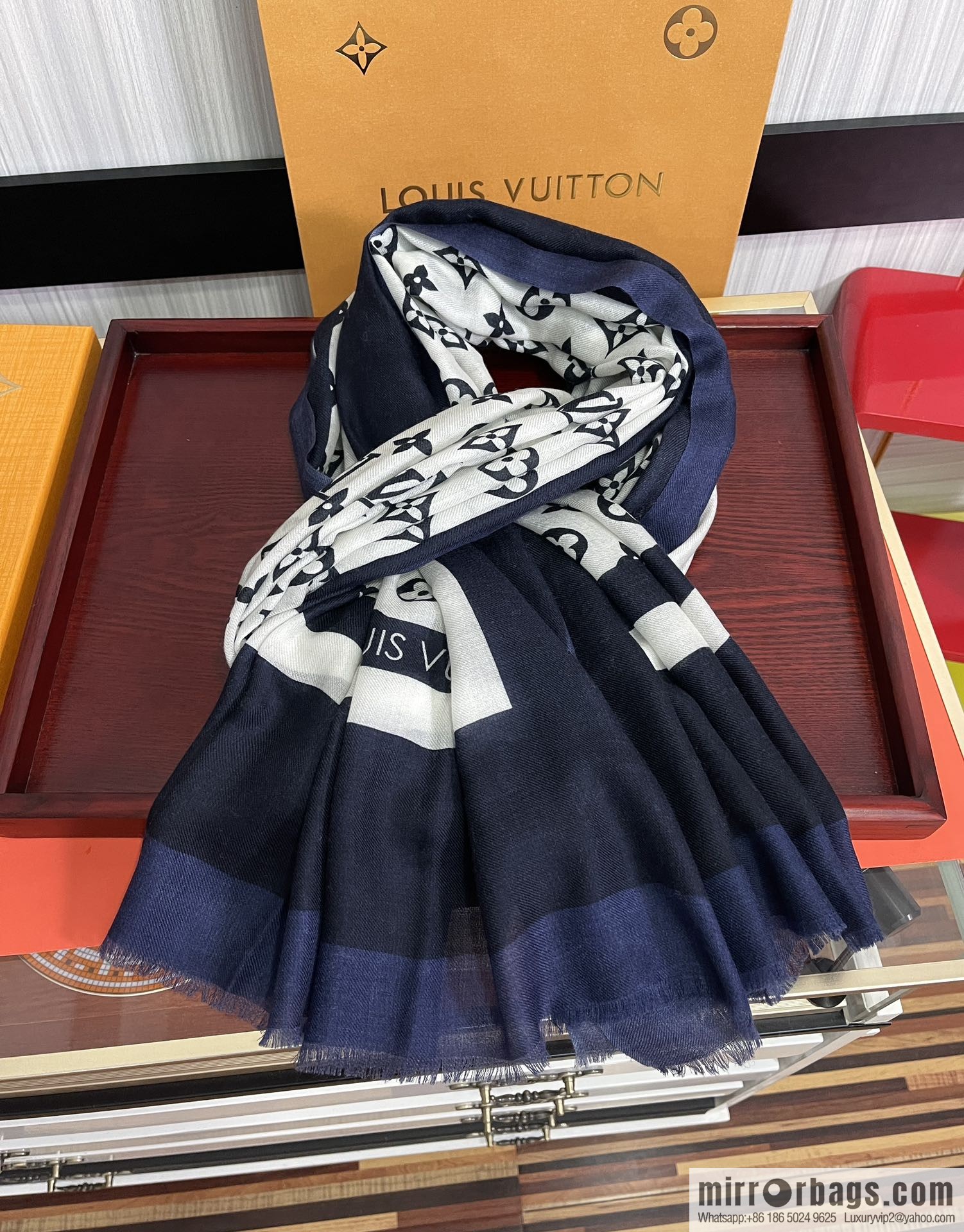 LV Louis Vuitton double-sided ring velvet long towel