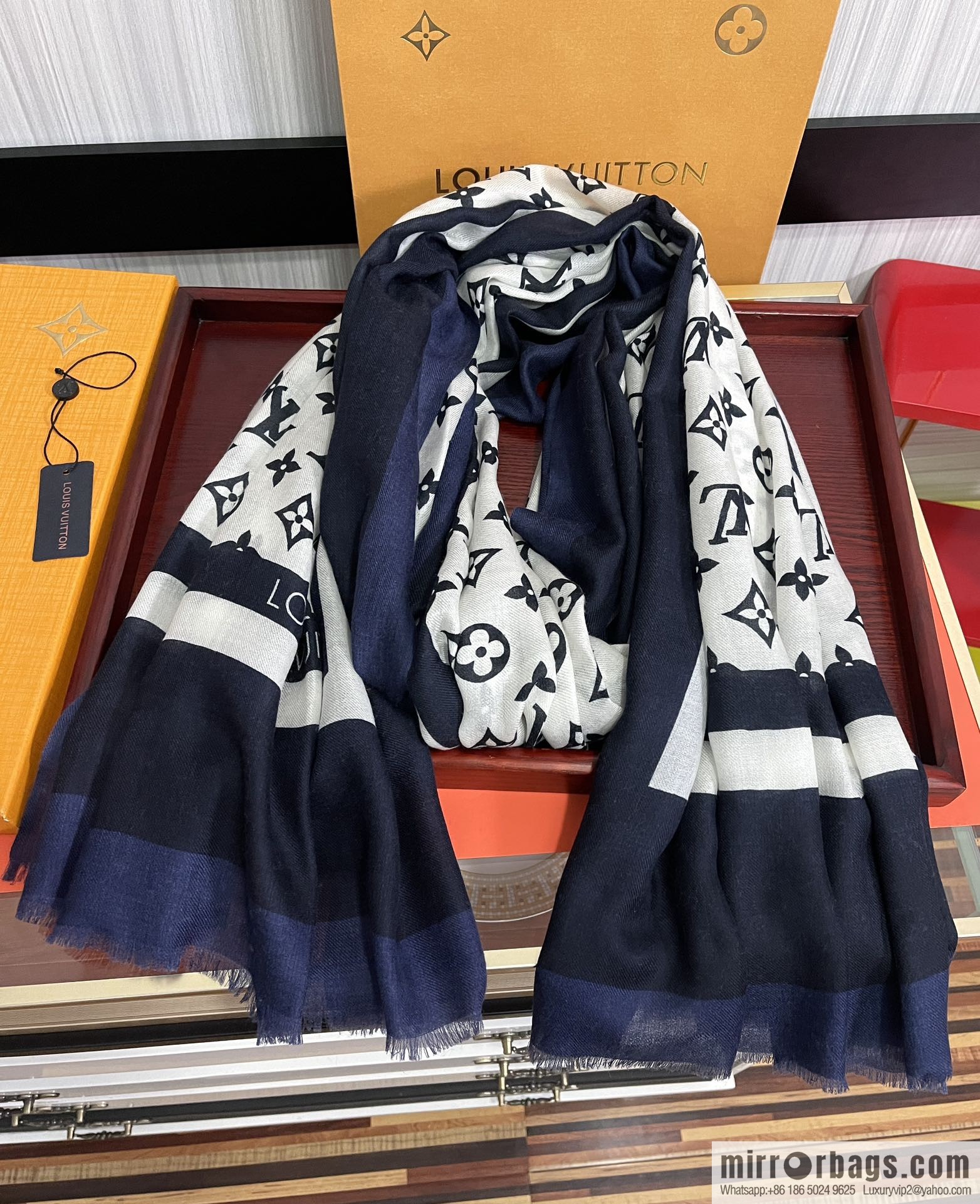 LV Louis Vuitton double-sided ring velvet long towel