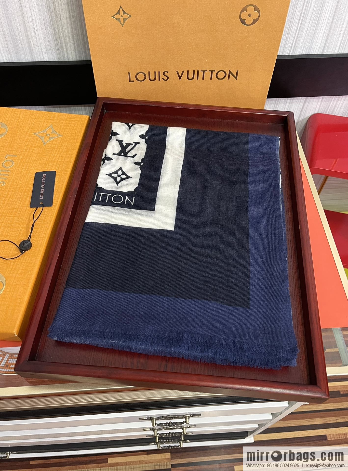 LV Louis Vuitton double-sided ring velvet long towel