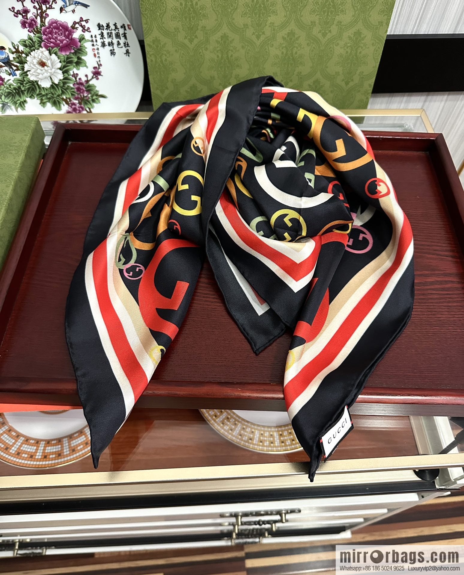 GUCCI Gucci 100% Top Twill Silk Scarf