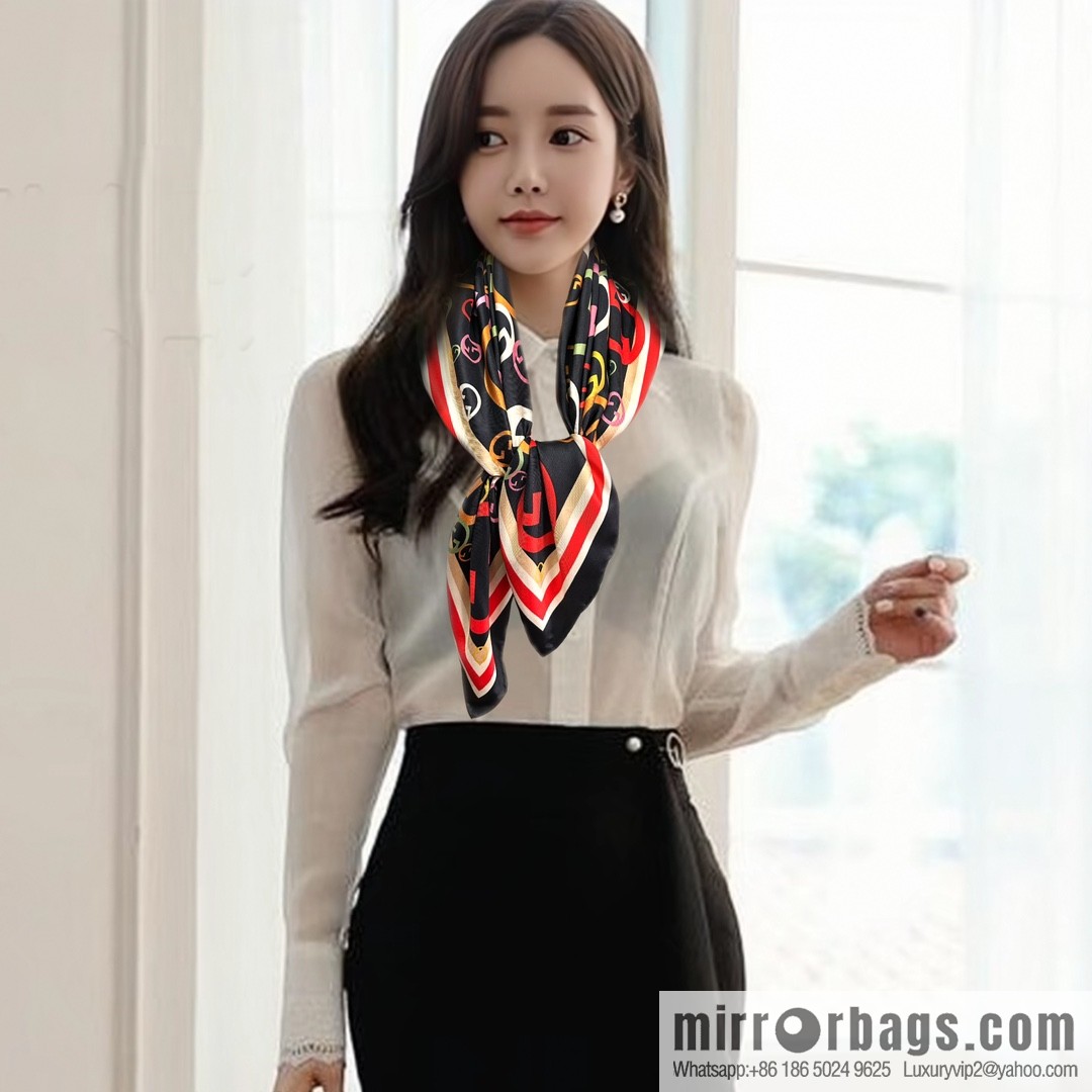 GUCCI Gucci 100% Top Twill Silk Scarf