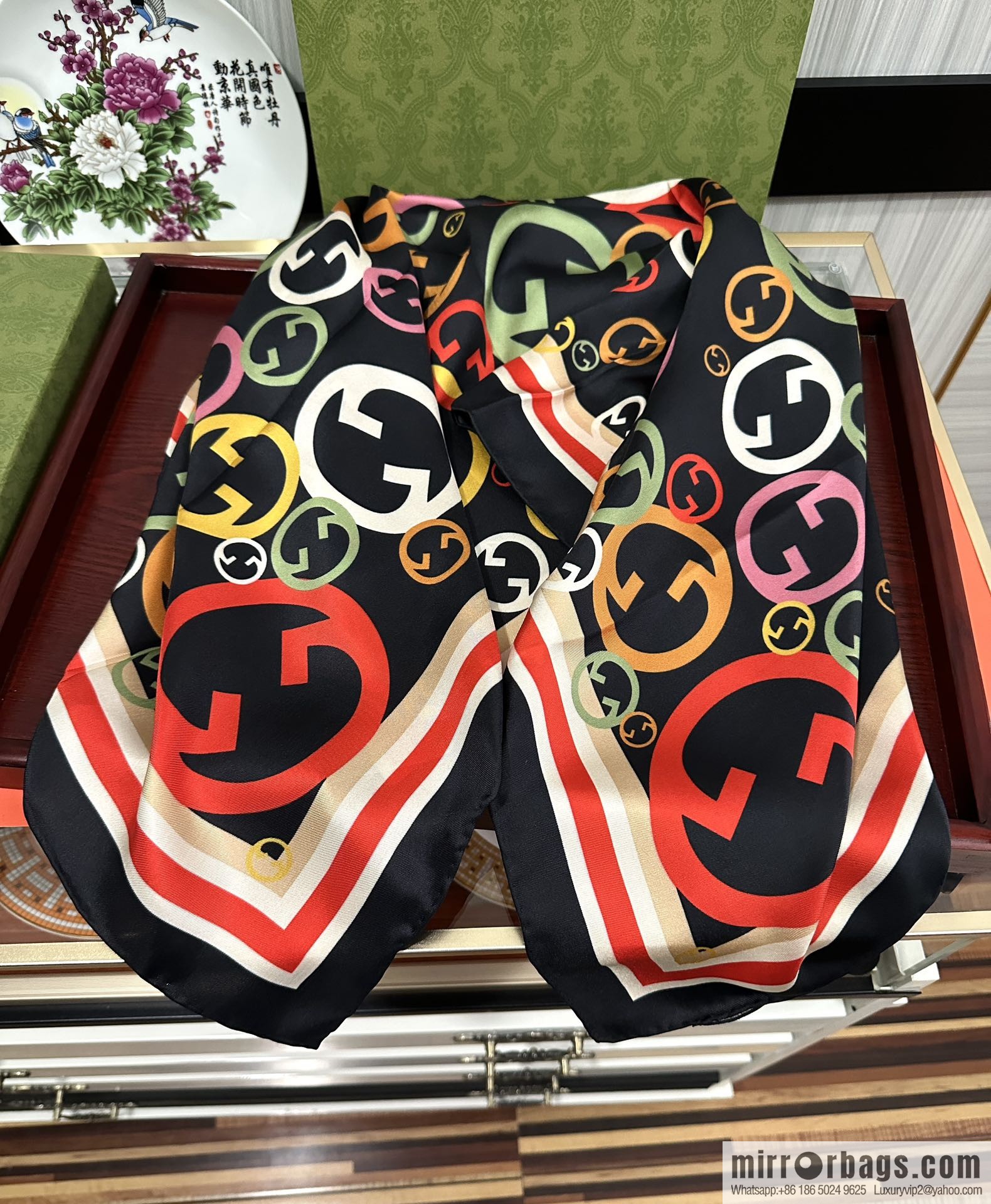 GUCCI Gucci 100% Top Twill Silk Scarf